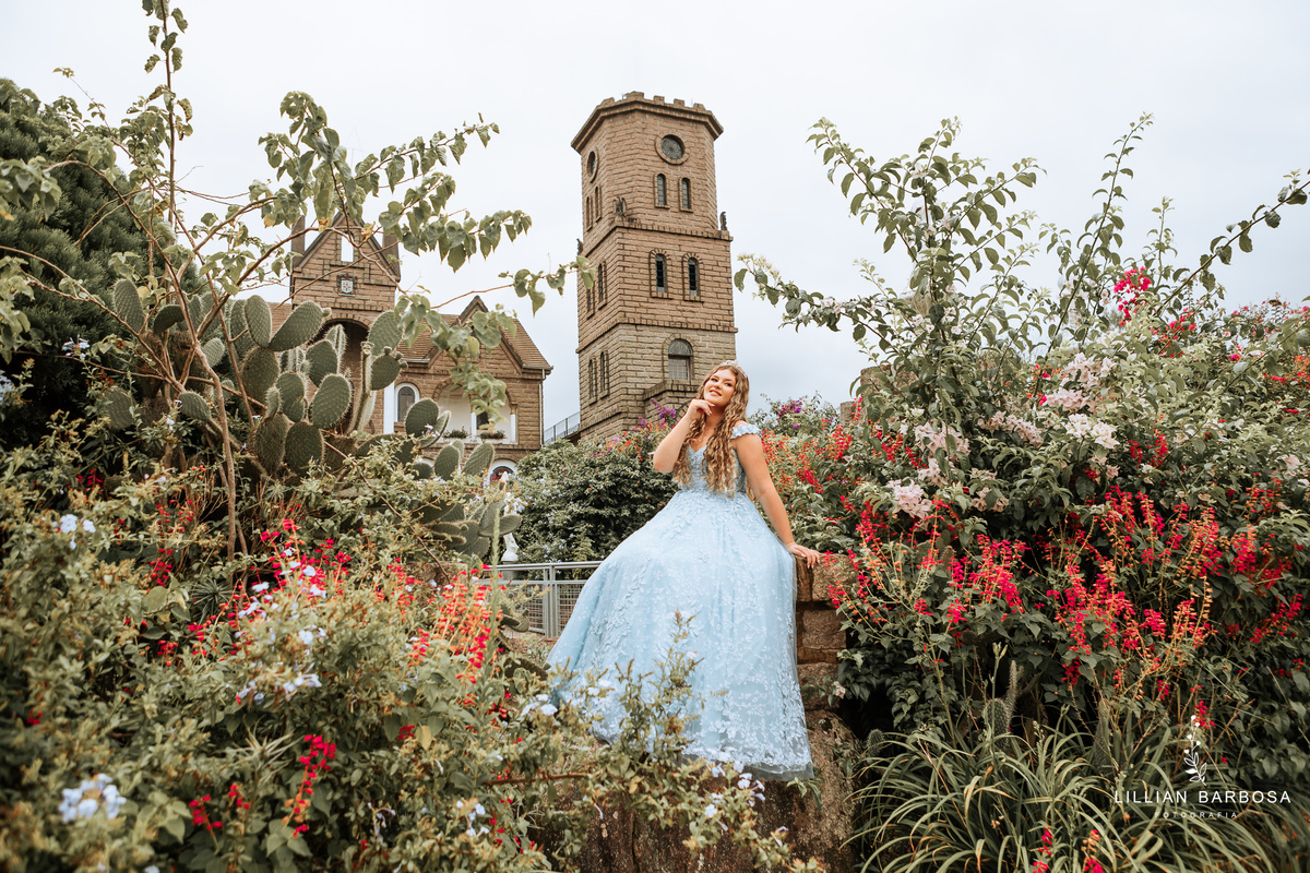 ensaio-de-quinze-anos-Castelo-belvedere-vestido-rosa-azul-conjunto-branco-fotografa-de-lauro-muller- fotografa-fotografa-de-orleans-fotografa-de-treze-de-maio