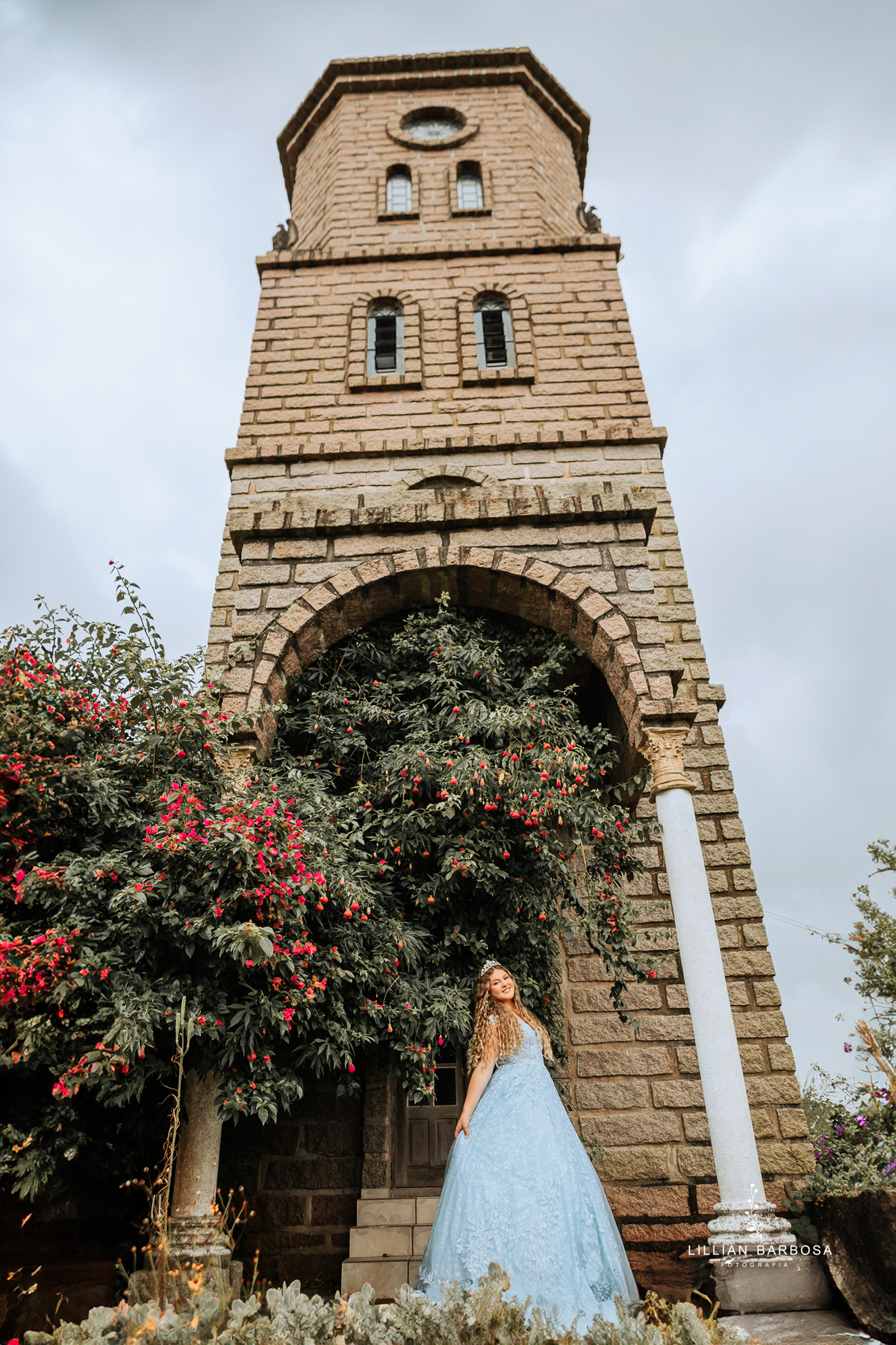 ensaio-de-quinze-anos-Castelo-belvedere-vestido-rosa-azul-conjunto-branco-fotografa-de-lauro-muller- fotografa-fotografa-de-orleans-fotografa-de-treze-de-maio