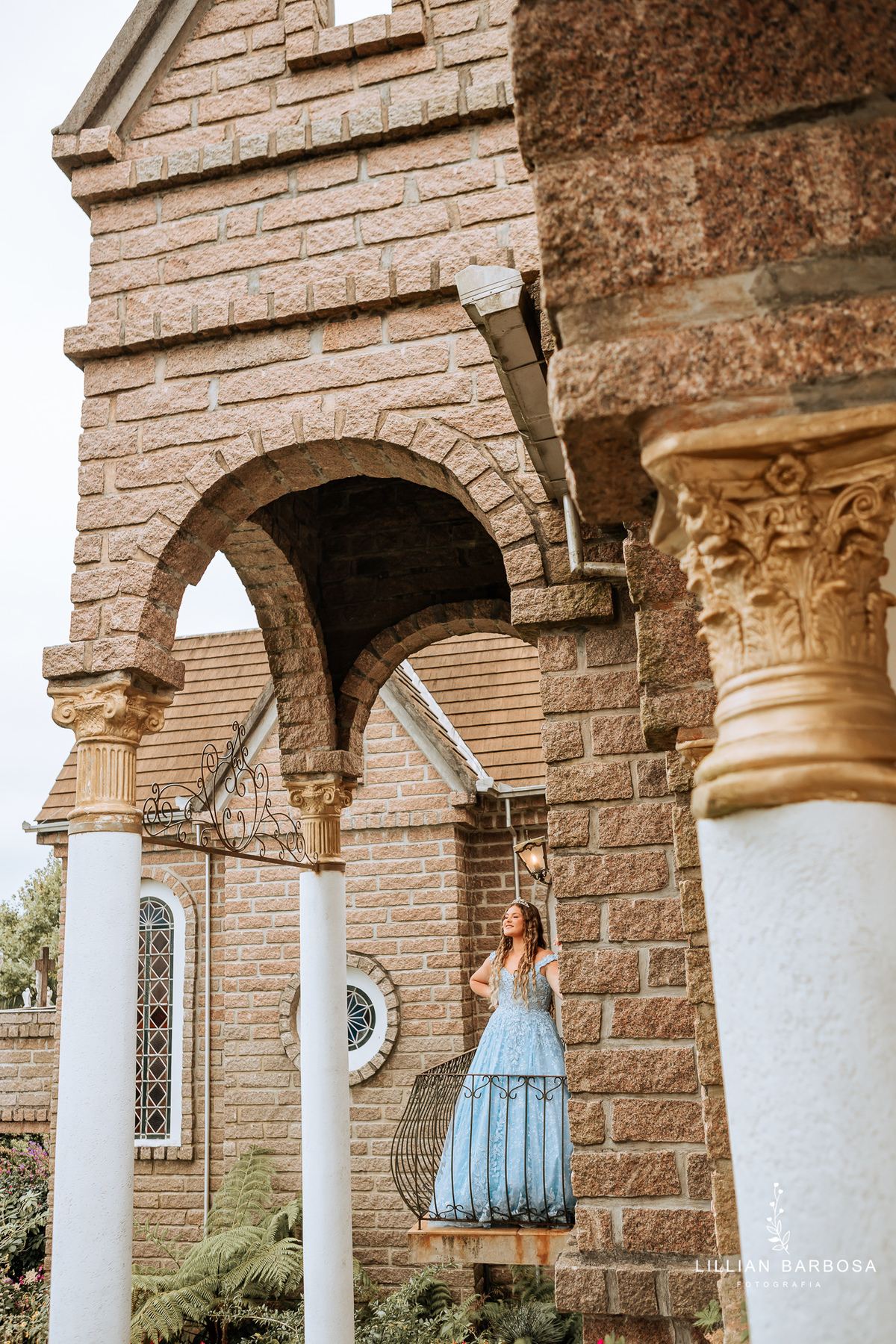 ensaio-de-quinze-anos-Castelo-belvedere-vestido-rosa-azul-conjunto-branco-fotografa-de-lauro-muller- fotografa-fotografa-de-orleans-fotografa-de-treze-de-maio