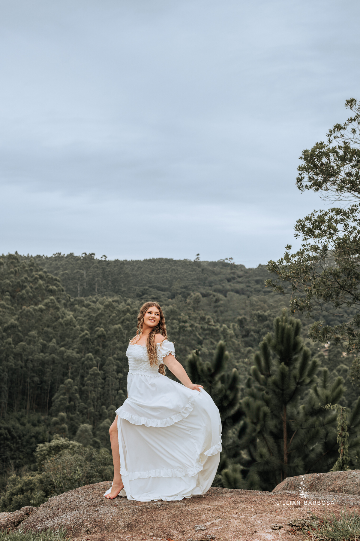 ensaio-de-quinze-anos-Castelo-belvedere-vestido-rosa-azul-conjunto-branco-fotografa-de-lauro-muller- fotografa-fotografa-de-orleans-fotografa-de-treze-de-maio