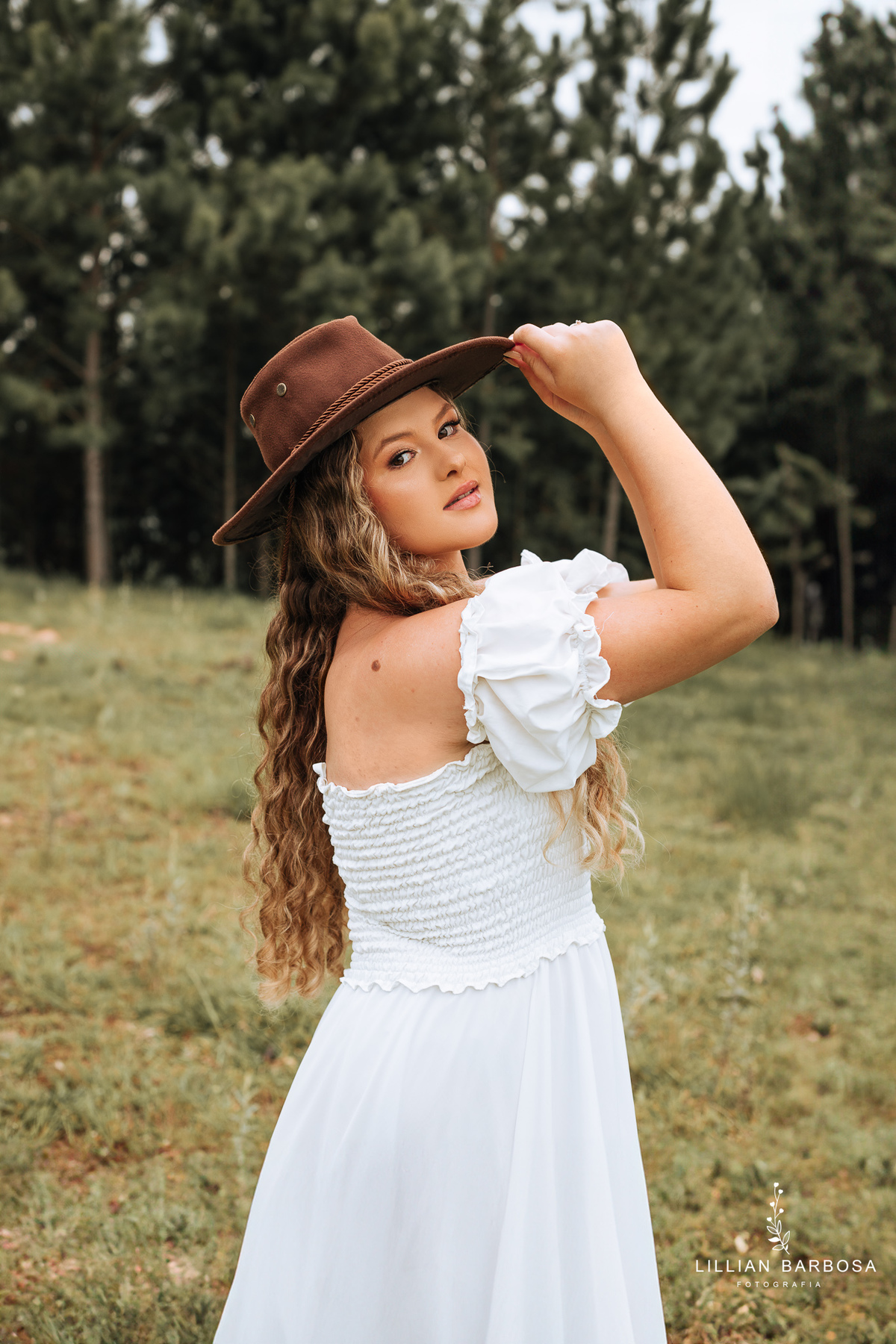 ensaio-de-quinze-anos-Castelo-belvedere-vestido-rosa-azul-conjunto-branco-fotografa-de-lauro-muller- fotografa-fotografa-de-orleans-fotografa-de-treze-de-maio
