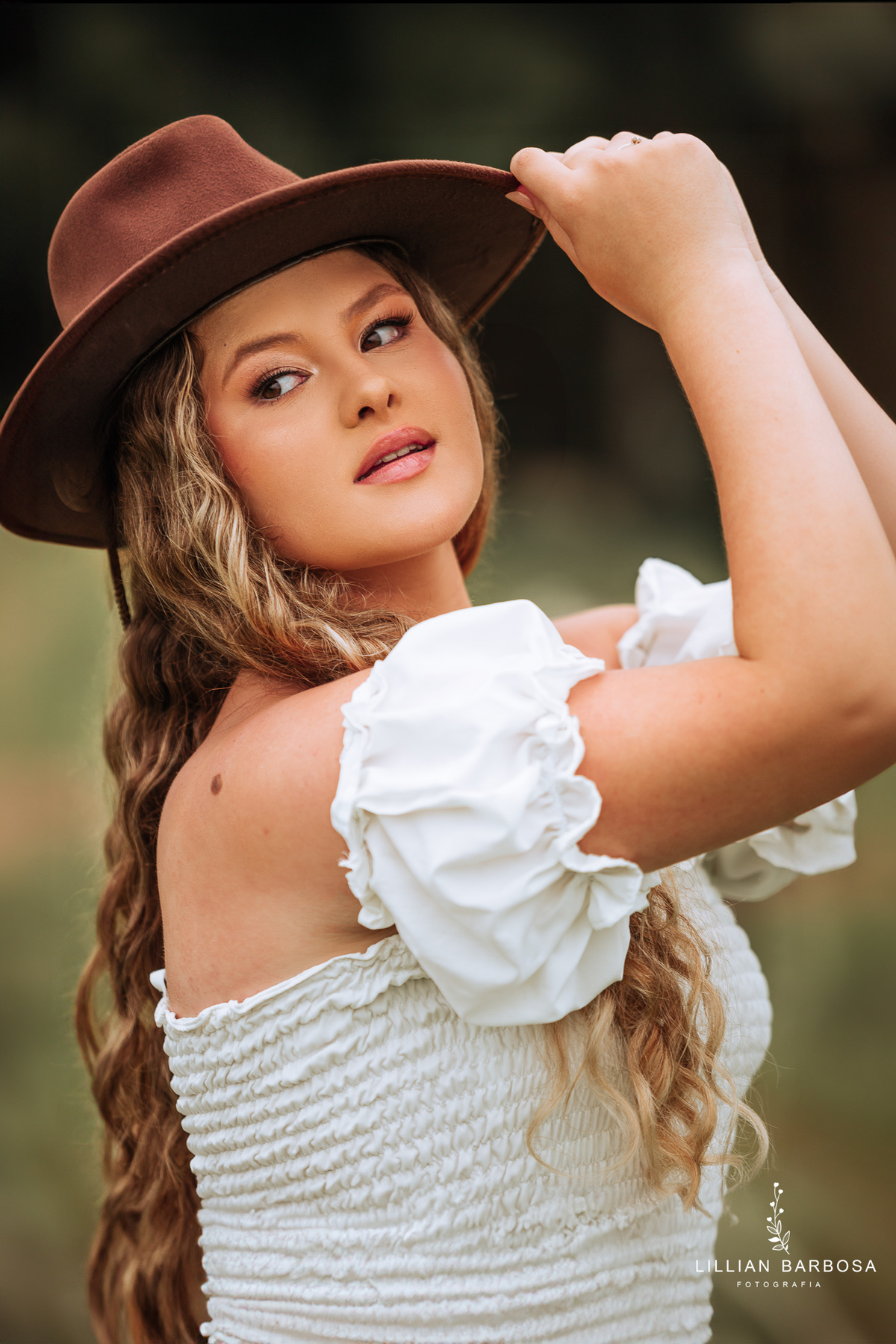 ensaio-de-quinze-anos-Castelo-belvedere-vestido-rosa-azul-conjunto-branco-fotografa-de-lauro-muller- fotografa-fotografa-de-orleans-fotografa-de-treze-de-maio