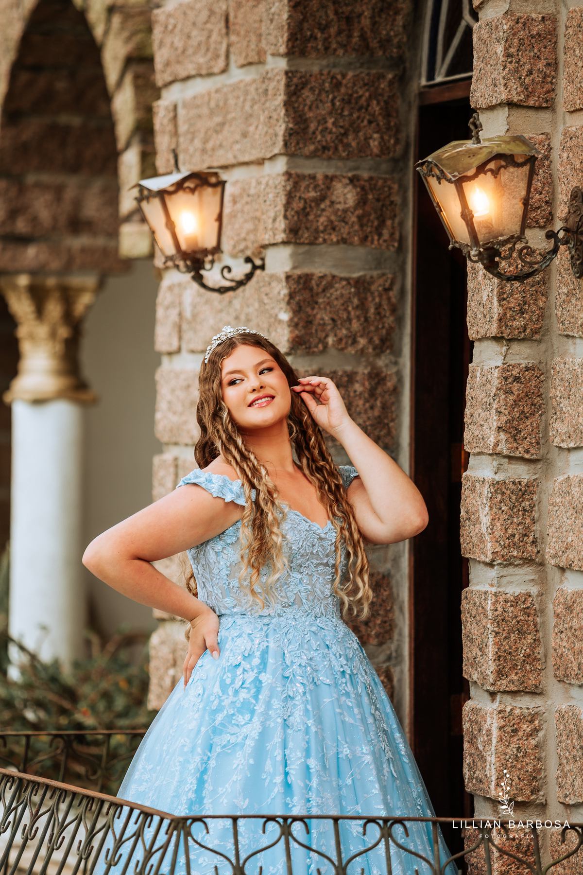 ensaio-de-quinze-anos-Castelo-belvedere-vestido-rosa-azul-conjunto-branco-fotografa-de-lauro-muller- fotografa-fotografa-de-orleans-fotografa-de-treze-de-maio