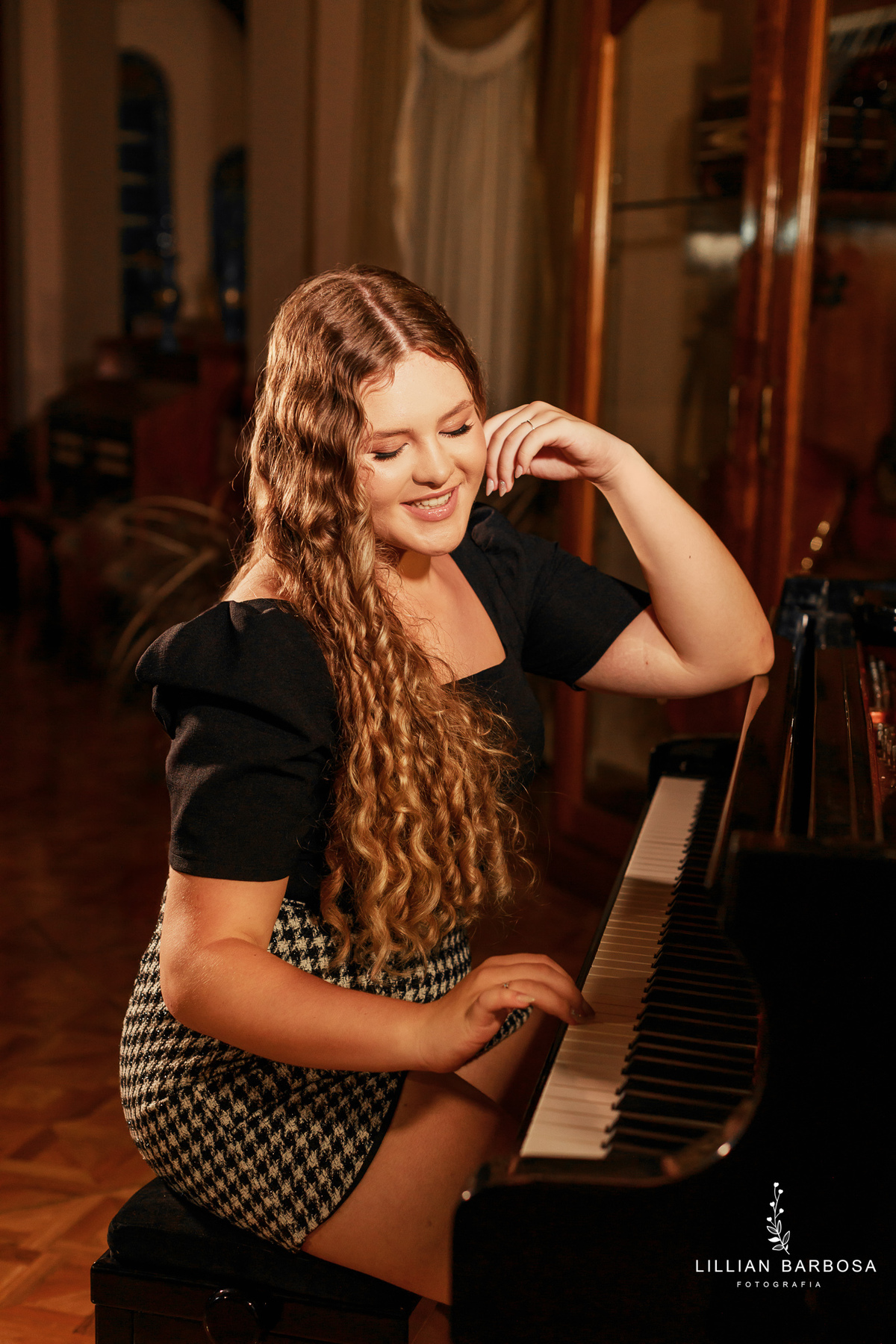 ensaio-de-quinze-anos-Castelo-belvedere-vestido-rosa-azul-conjunto-branco-fotografa-de-lauro-muller- fotografa-fotografa-de-orleans-fotografa-de-treze-de-maio