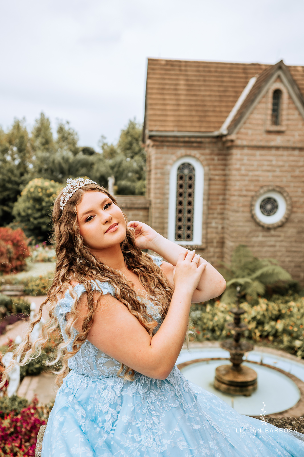 ensaio-de-quinze-anos-Castelo-belvedere-vestido-rosa-azul-conjunto-branco-fotografa-de-lauro-muller- fotografa-fotografa-de-orleans-fotografa-de-treze-de-maio
