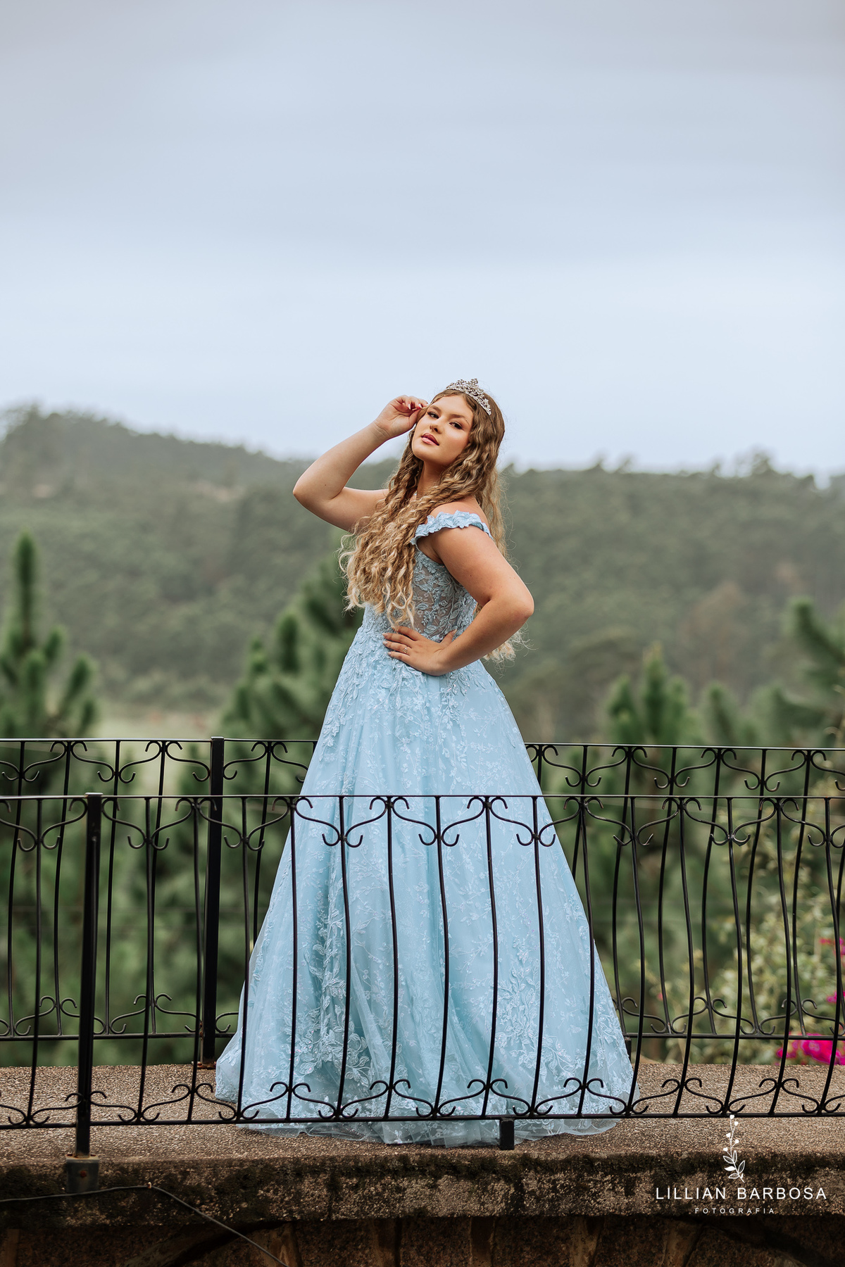 ensaio-de-quinze-anos-Castelo-belvedere-vestido-rosa-azul-conjunto-branco-fotografa-de-lauro-muller- fotografa-fotografa-de-orleans-fotografa-de-treze-de-maio