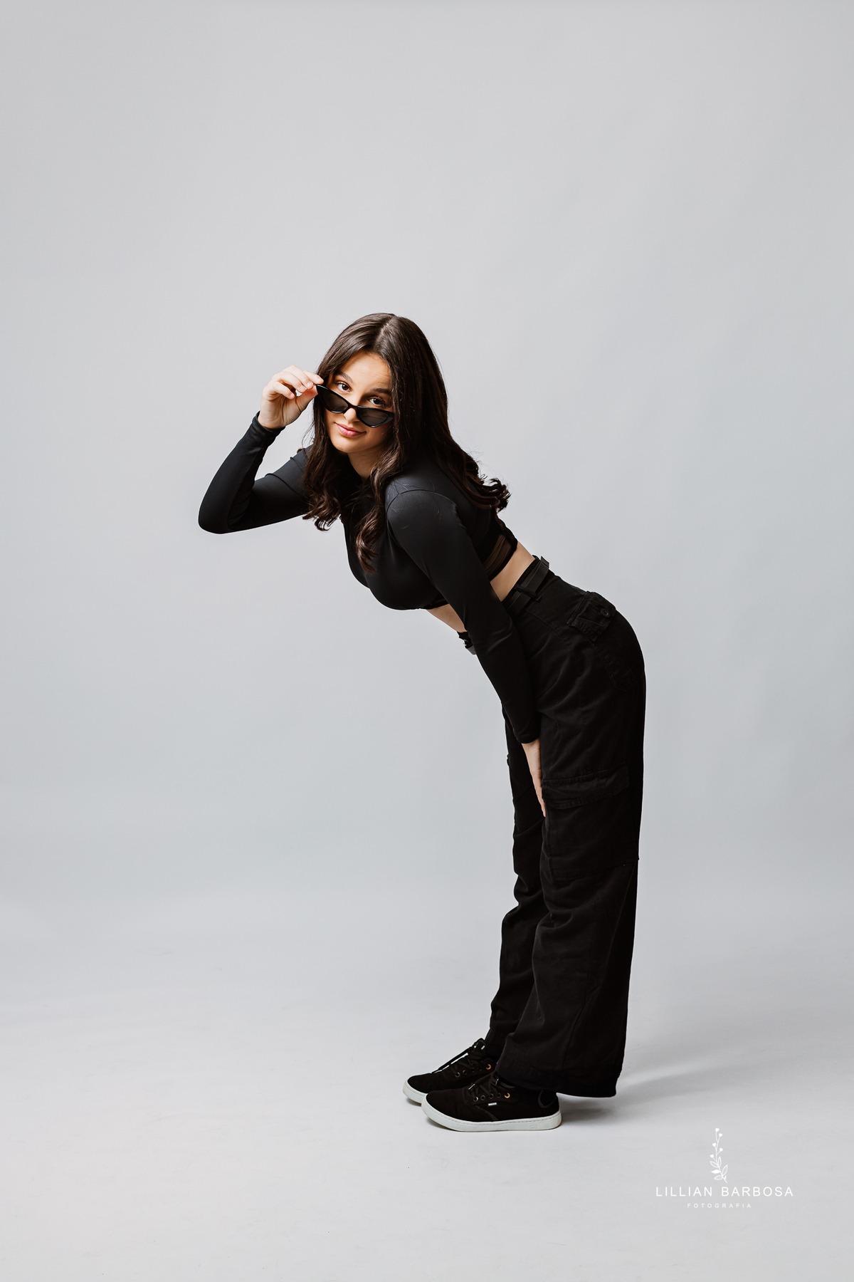 ensaio-pessoal-ensaio-de-aniversario-vestido-Brilho-baloes-cortina-prata-estudio-lillian-barbosa-fotografa-de-lauro-muller-santa-catarina