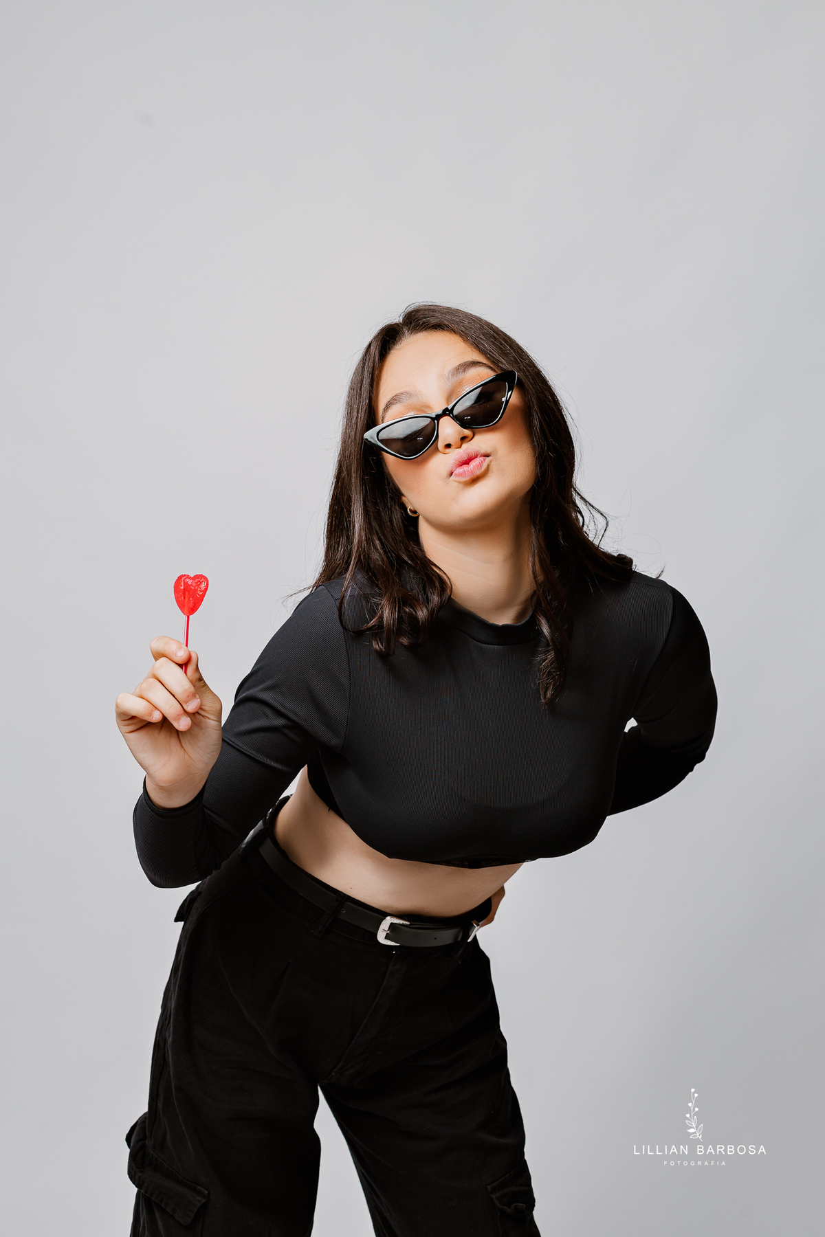 ensaio-pessoal-ensaio-de-aniversario-vestido-Brilho-baloes-cortina-prata-estudio-lillian-barbosa-fotografa-de-lauro-muller-santa-catarina