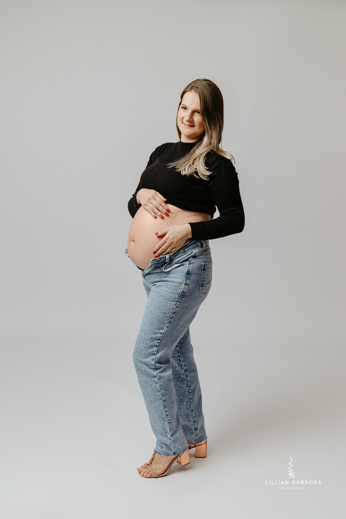 ensaio-de-gestante-espera-de-lia-ensaio-de-gravidinhas-bory-preto-calça jeans -estudio-lillian-barbosa-fotografa-de-lauro-muller-santa-catarin