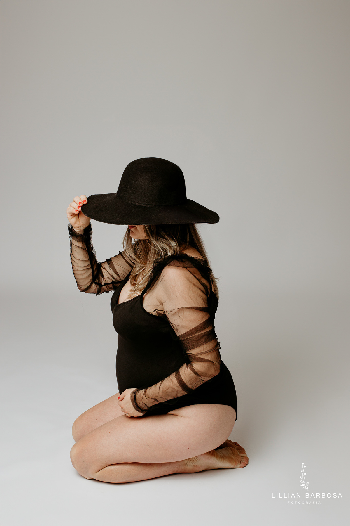 ensaio-de-gestante-espera-de-lia-ensaio-de-gravidinhas-bory-preto-calça jeans -estudio-lillian-barbosa-fotografa-de-lauro-muller-santa-catarin