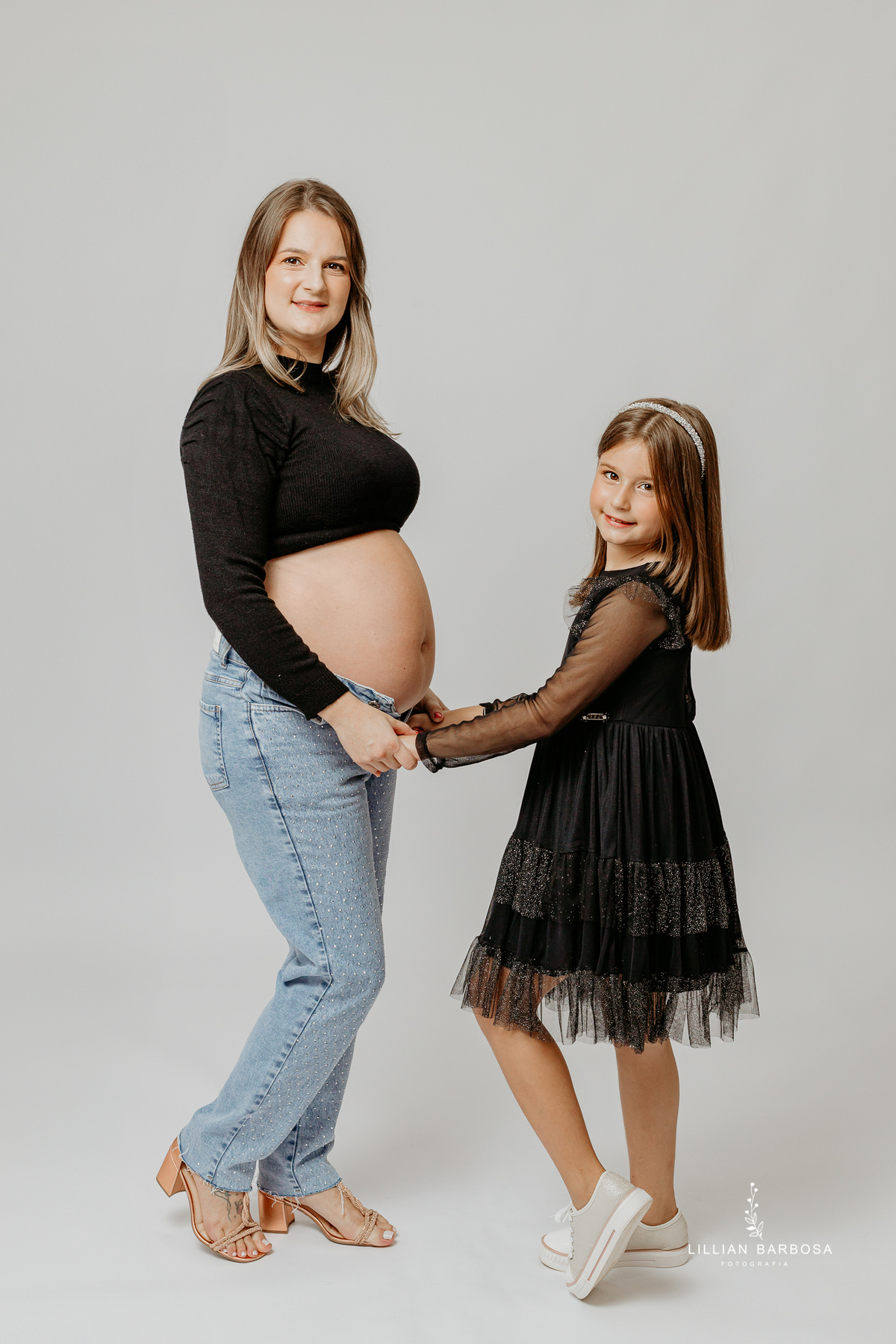 ensaio-de-gestante-espera-de-lia-ensaio-de-gravidinhas-bory-preto-calça jeans -estudio-lillian-barbosa-fotografa-de-lauro-muller-santa-catarin