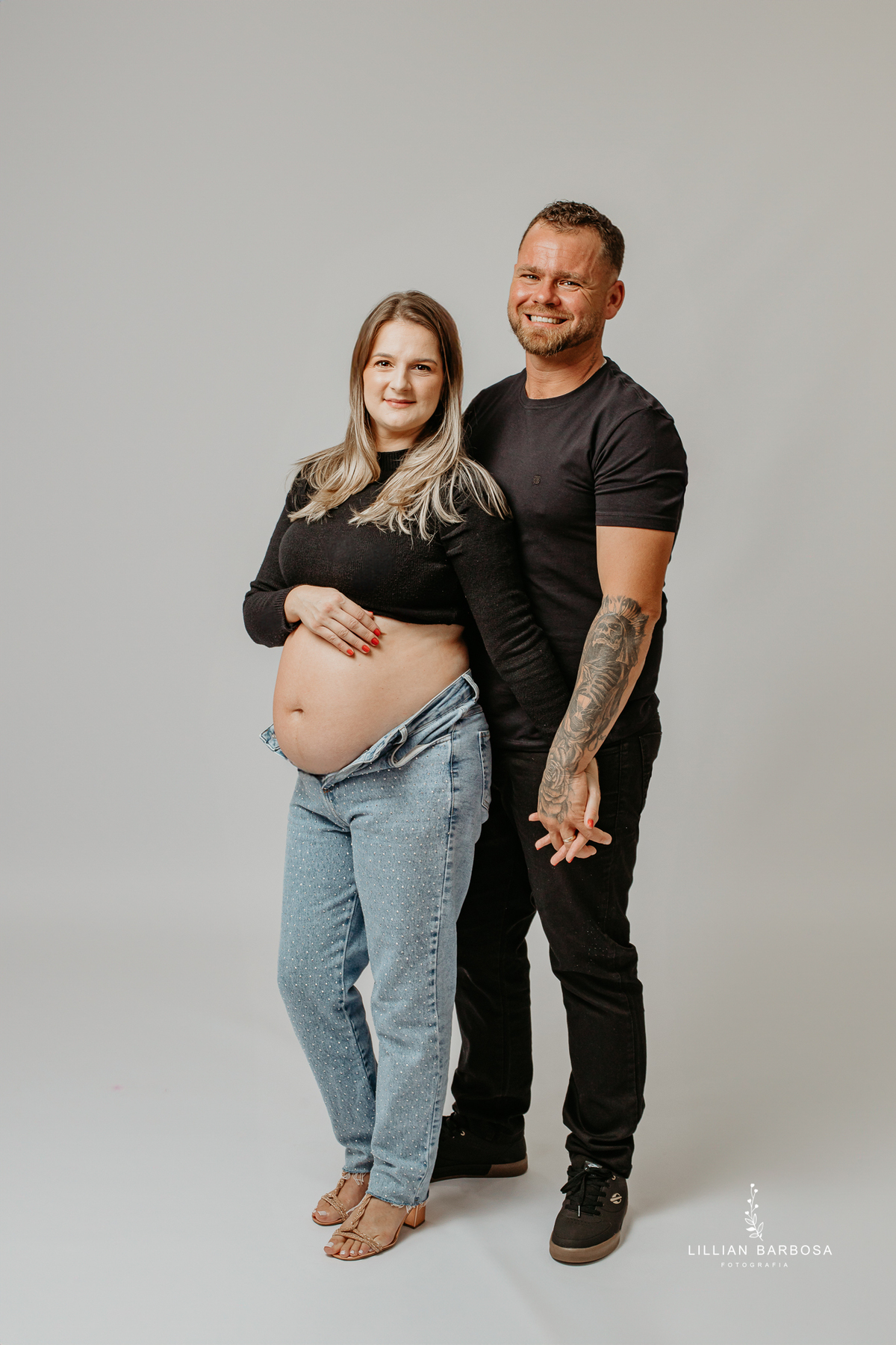 ensaio-de-gestante-espera-de-lia-ensaio-de-gravidinhas-bory-preto-calça jeans -estudio-lillian-barbosa-fotografa-de-lauro-muller-santa-catarin