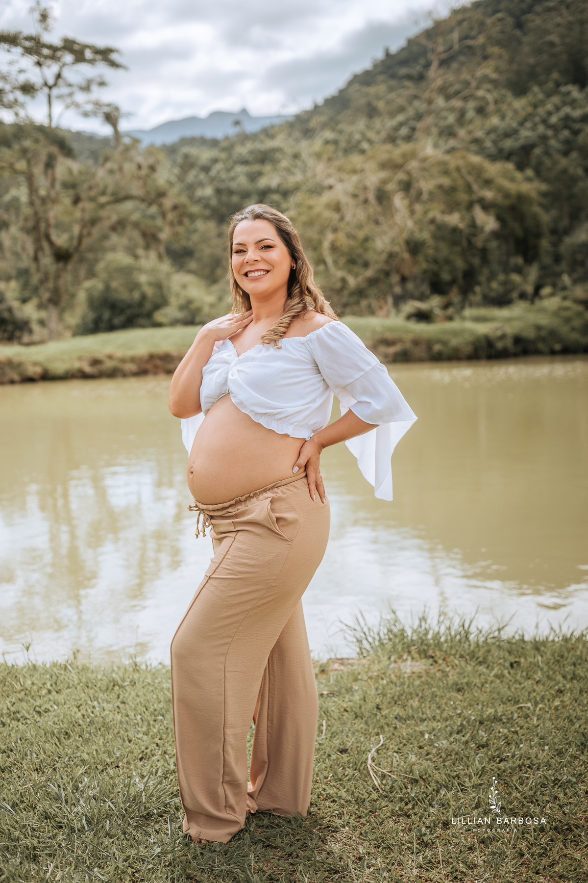 ensaio-de-gestante-espera-de-matteo-ensaio-de-gravidinhas-bory-preto-calça jeans -estudio-lillian-barbosa-fotografa-de-lauro-muller-santa-catarina