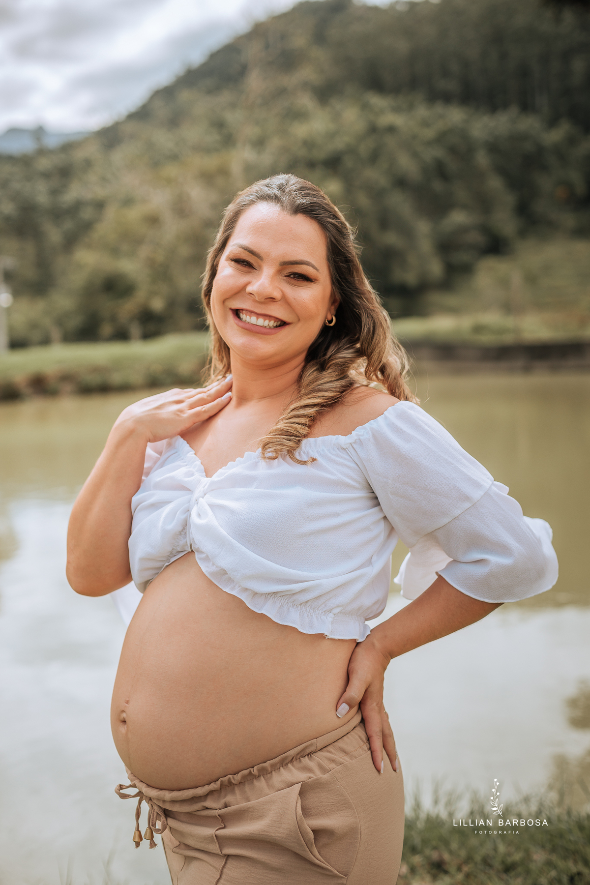 ensaio-de-gestante-espera-de-matteo-ensaio-de-gravidinhas-bory-preto-calça jeans -estudio-lillian-barbosa-fotografa-de-lauro-muller-santa-catarina
