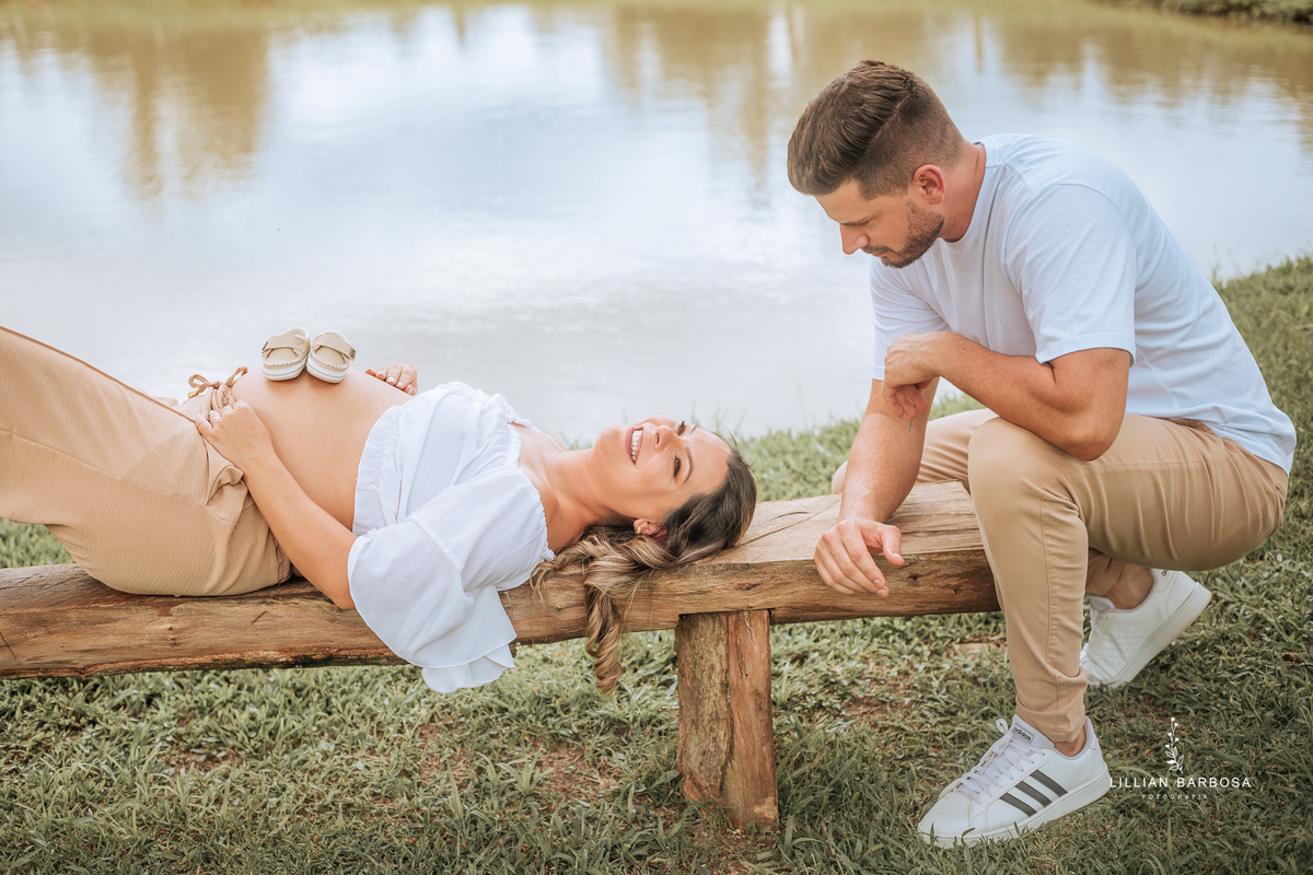 ensaio-de-gestante-espera-de-matteo-ensaio-de-gravidinhas-bory-preto-calça jeans -estudio-lillian-barbosa-fotografa-de-lauro-muller-santa-catarina