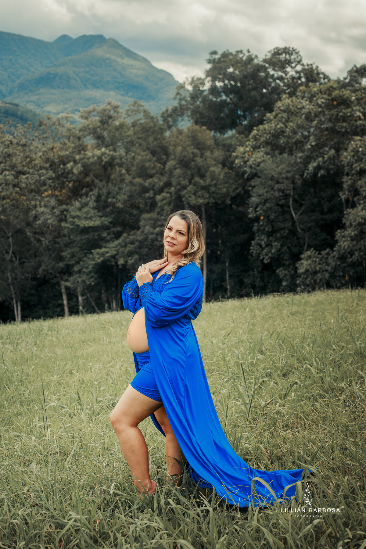 ensaio-de-gestante-espera-de-matteo-ensaio-de-gravidinhas-bory-preto-calça jeans -estudio-lillian-barbosa-fotografa-de-lauro-muller-santa-catarina