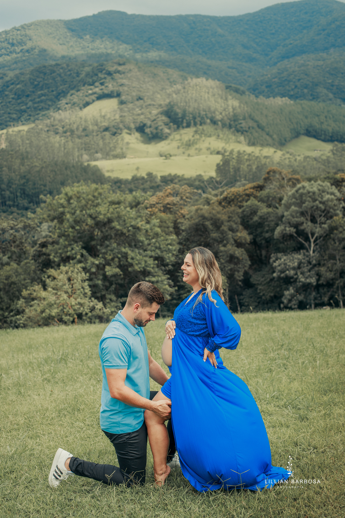 ensaio-de-gestante-espera-de-matteo-ensaio-de-gravidinhas-bory-preto-calça jeans -estudio-lillian-barbosa-fotografa-de-lauro-muller-santa-catarina