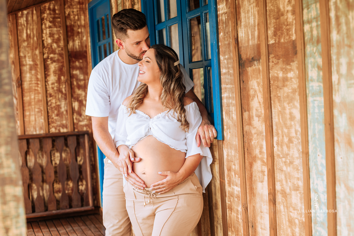 ensaio-de-gestante-espera-de-matteo-ensaio-de-gravidinhas-bory-preto-calça jeans -estudio-lillian-barbosa-fotografa-de-lauro-muller-santa-catarina