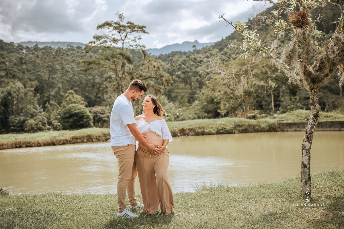 ensaio-de-gestante-espera-de-matteo-ensaio-de-gravidinhas-bory-preto-calça jeans -estudio-lillian-barbosa-fotografa-de-lauro-muller-santa-catarina