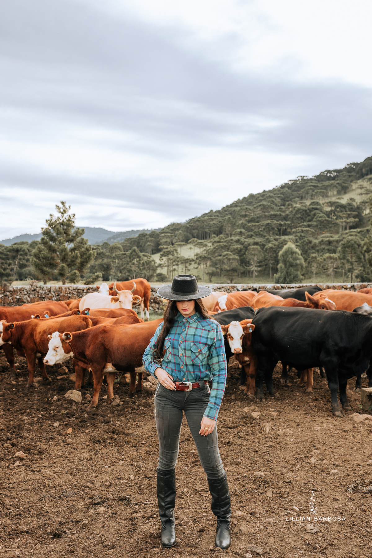 ensaio-de-quinze-anos-serra-do-rio-do-rastro-vestido-rosa-azul-conjunto-branco-fotografa-de-lauro-muller- fotografa-fotografa-de-orleans-fotografa-de-serra-do-rio-do-rastro-