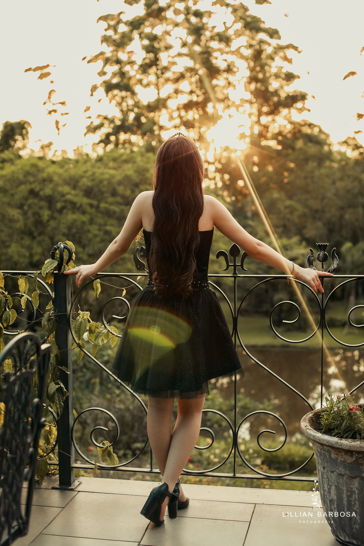 fiffteen-larissa-ensaio-de-quinze-anos--ensaio-no-castelo-britanico-fifteens-da-lillian-barbosa-fotogrtafa-de-cocal-do-sul-fotografa-de-lauro muller-fotografa-delauroi-muller-a-melhor-da-regiao (1)