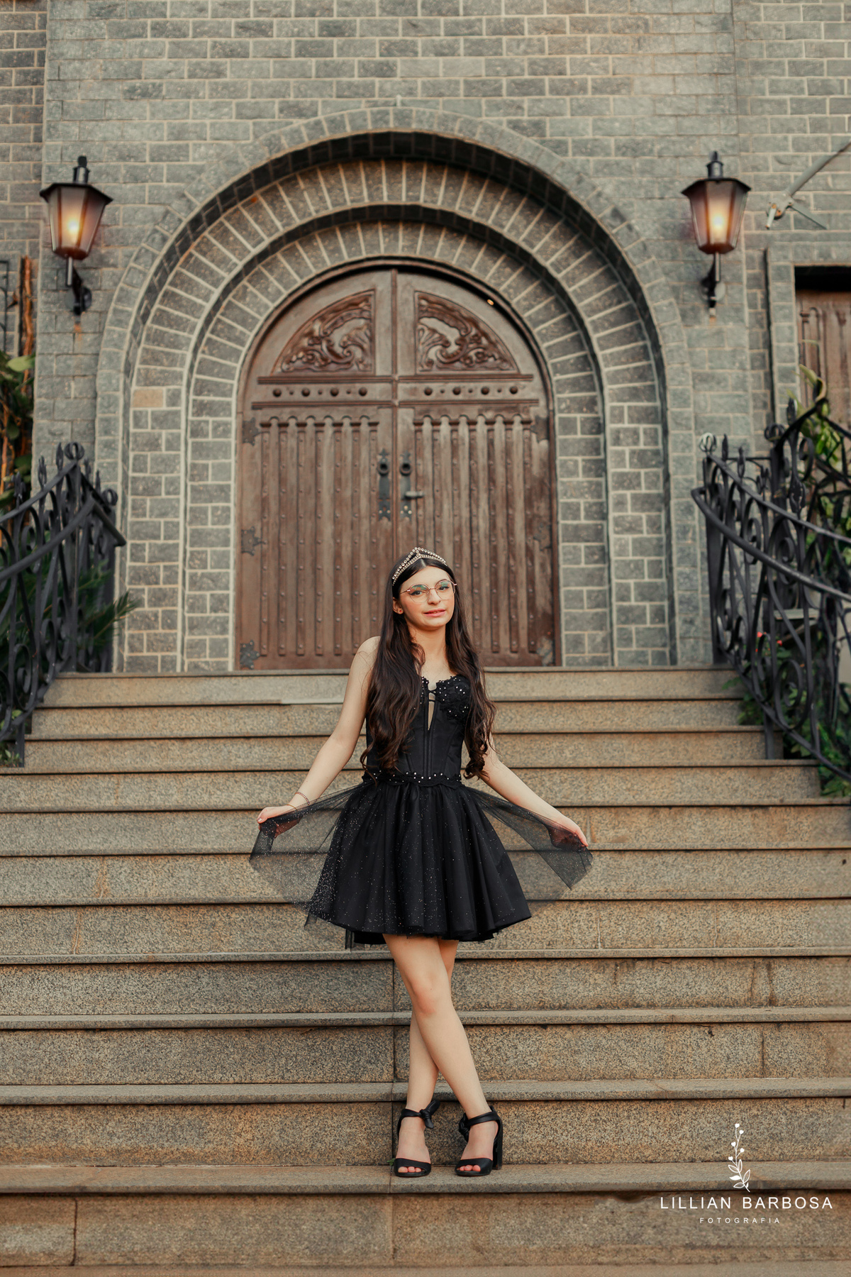 fiffteen-larissa-ensaio-de-quinze-anos--ensaio-no-castelo-britanico-fifteens-da-lillian-barbosa-fotogrtafa-de-cocal-do-sul-fotografa-de-lauro muller-fotografa-delauroi-muller-a-melhor-da-regiao (1)