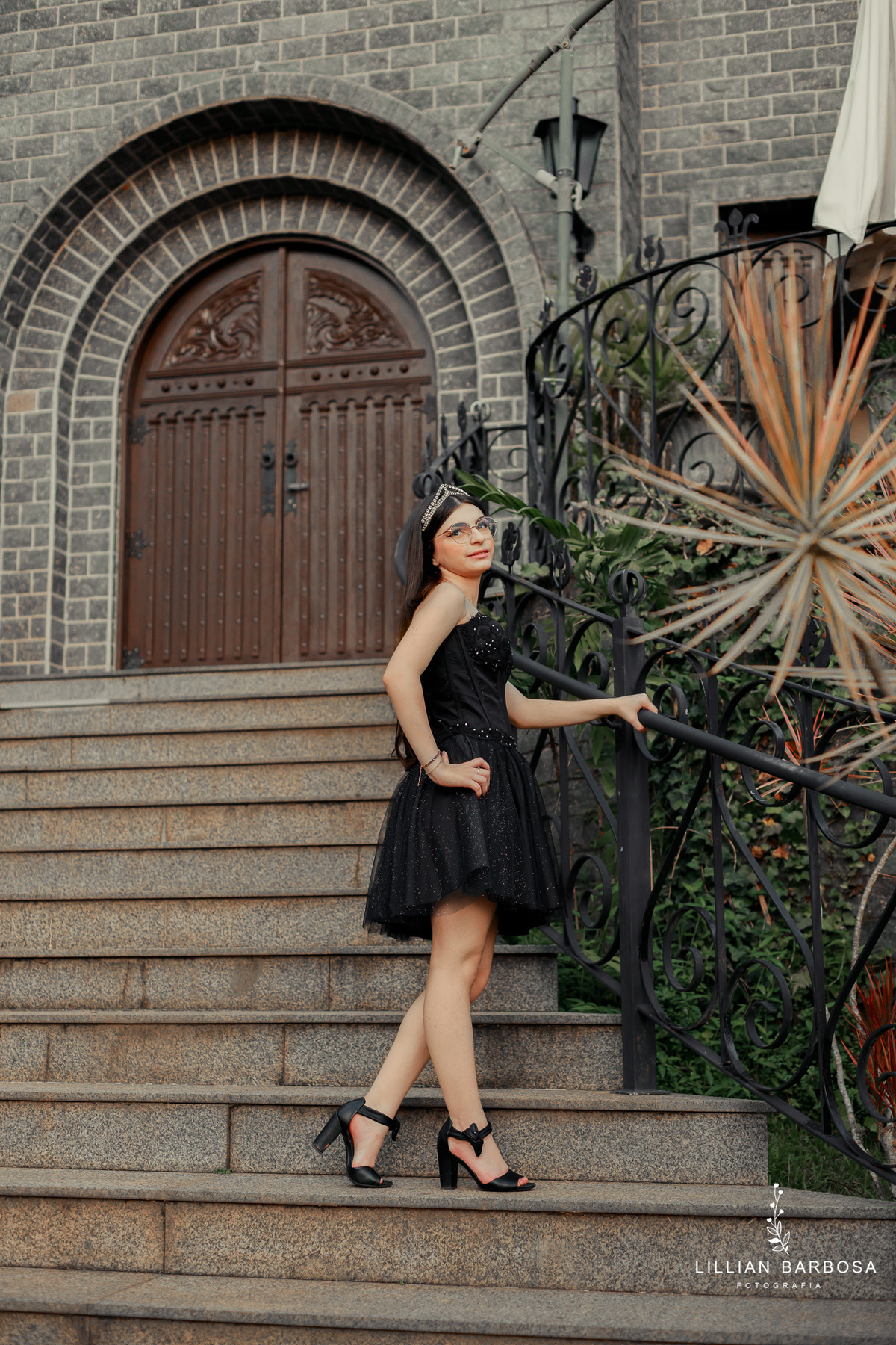 fiffteen-larissa-ensaio-de-quinze-anos--ensaio-no-castelo-britanico-fifteens-da-lillian-barbosa-fotogrtafa-de-cocal-do-sul-fotografa-de-lauro muller-fotografa-delauroi-muller-a-melhor-da-regiao (1)