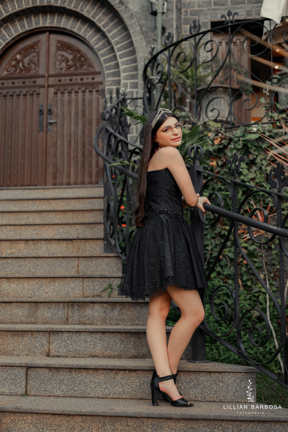 fiffteen-larissa-ensaio-de-quinze-anos--ensaio-no-castelo-britanico-fifteens-da-lillian-barbosa-fotogrtafa-de-cocal-do-sul-fotografa-de-lauro muller-fotografa-delauroi-muller-a-melhor-da-regiao (1)