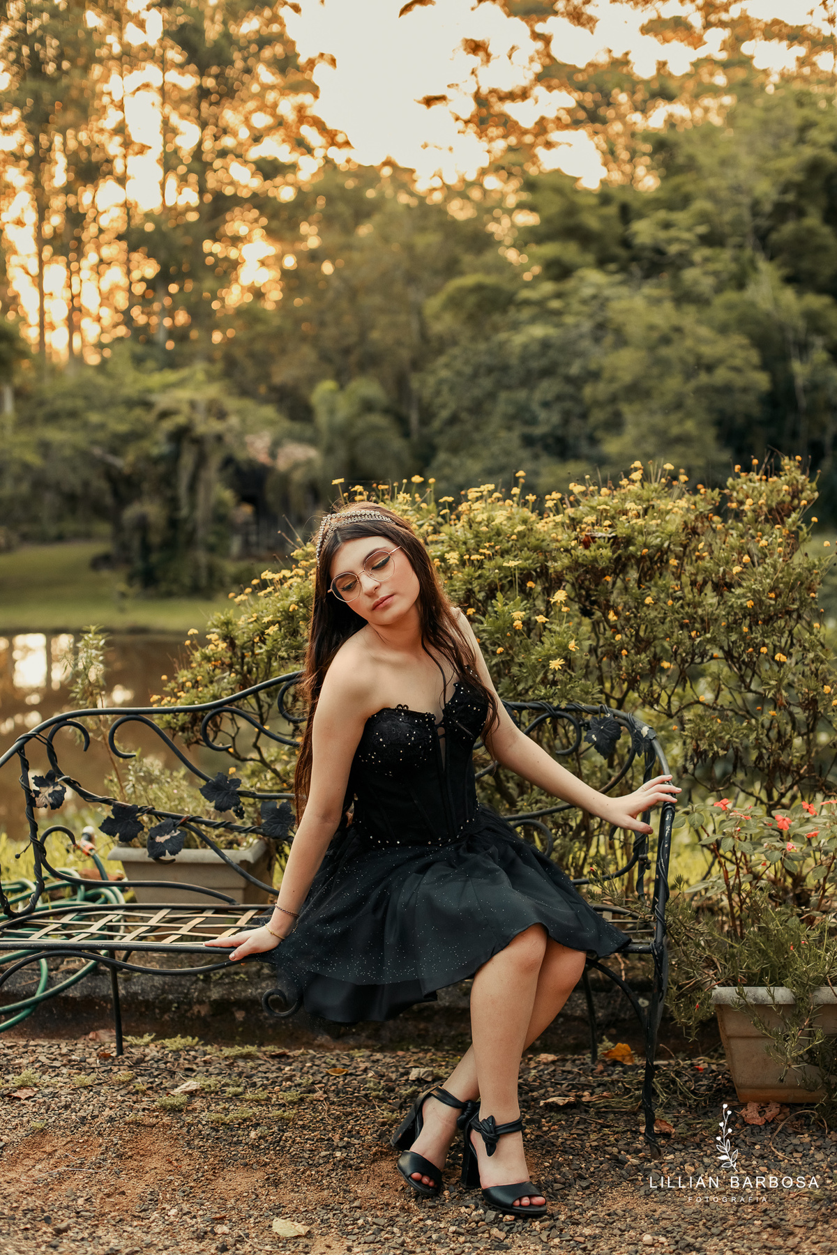 fiffteen-larissa-ensaio-de-quinze-anos--ensaio-no-castelo-britanico-fifteens-da-lillian-barbosa-fotogrtafa-de-cocal-do-sul-fotografa-de-lauro muller-fotografa-delauroi-muller-a-melhor-da-regiao (1)