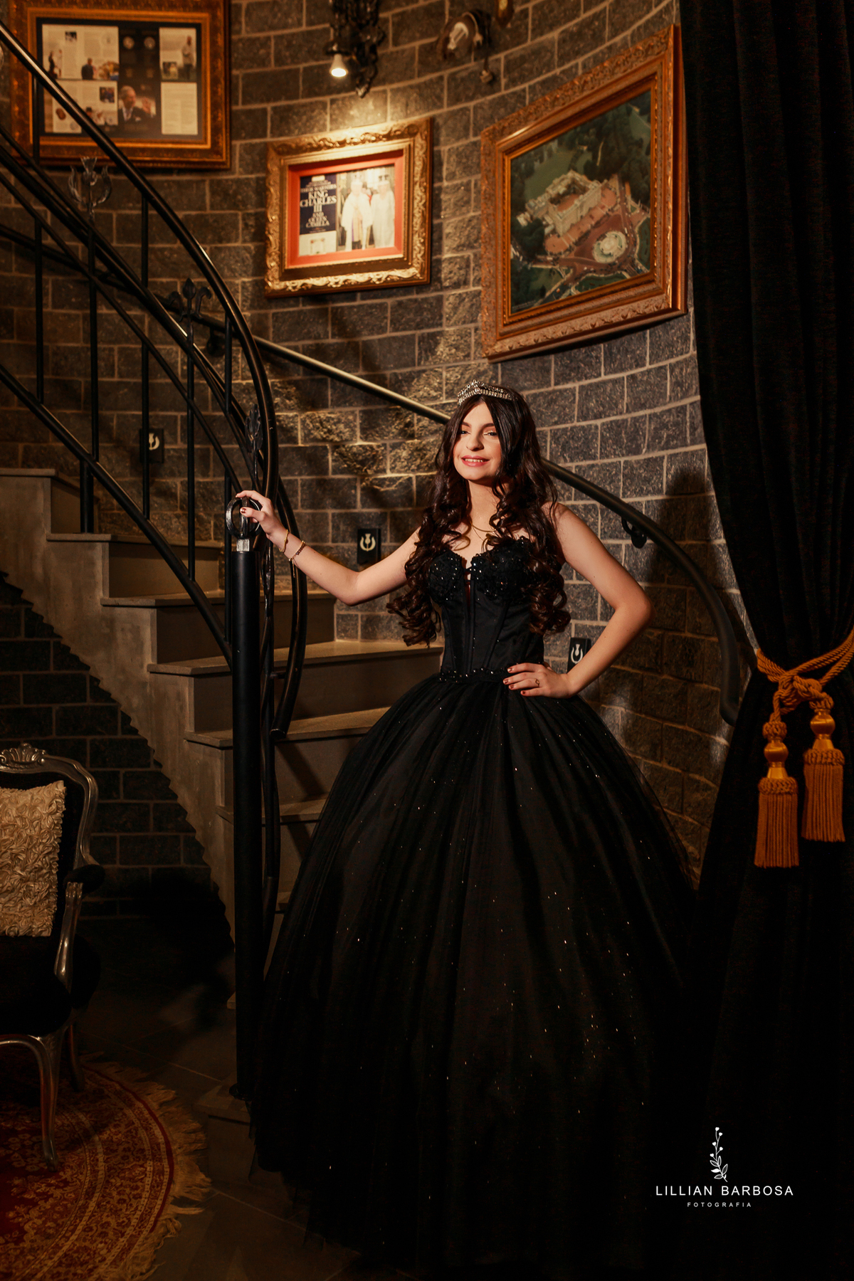 fiffteen-larissa-ensaio-de-quinze-anos--ensaio-no-castelo-britanico-fifteens-da-lillian-barbosa-fotogrtafa-de-cocal-do-sul-fotografa-de-lauro muller-fotografa-delauroi-muller-a-melhor-da-regiao (1)