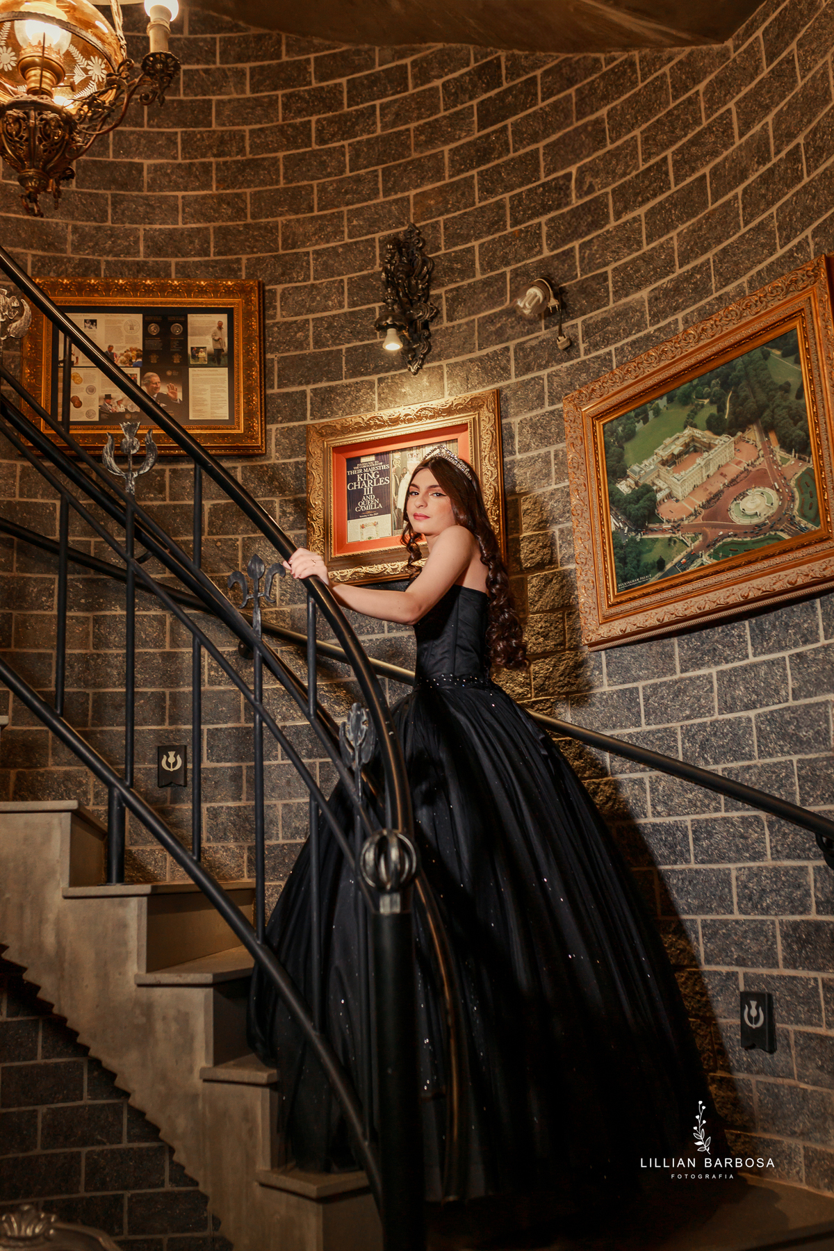 fiffteen-larissa-ensaio-de-quinze-anos--ensaio-no-castelo-britanico-fifteens-da-lillian-barbosa-fotogrtafa-de-cocal-do-sul-fotografa-de-lauro muller-fotografa-delauroi-muller-a-melhor-da-regiao (1)