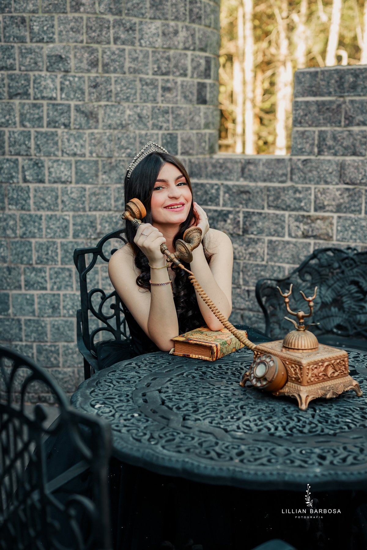 fiffteen-larissa-ensaio-de-quinze-anos--ensaio-no-castelo-britanico-fifteens-da-lillian-barbosa-fotogrtafa-de-cocal-do-sul-fotografa-de-lauro muller-fotografa-delauroi-muller-a-melhor-da-regiao (1)