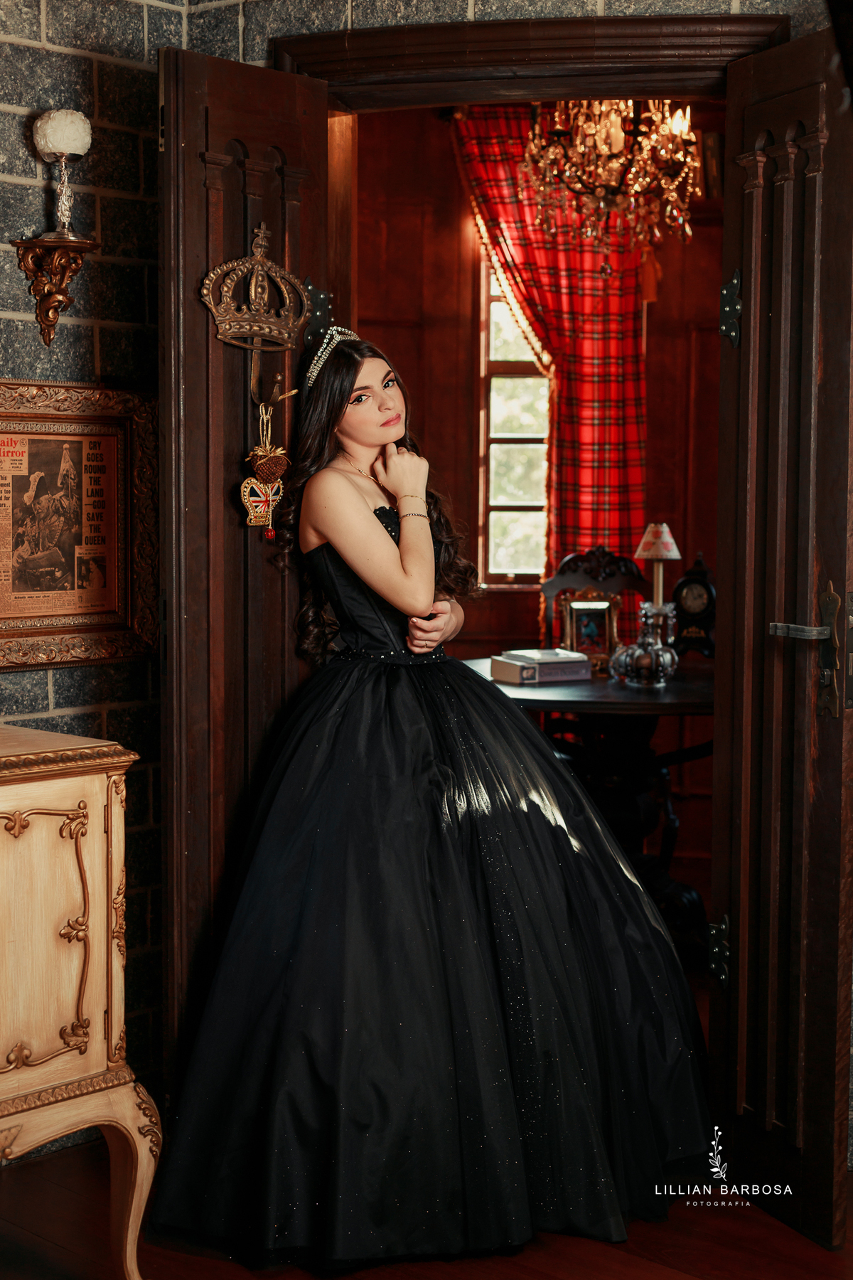 fiffteen-larissa-ensaio-de-quinze-anos--ensaio-no-castelo-britanico-fifteens-da-lillian-barbosa-fotogrtafa-de-cocal-do-sul-fotografa-de-lauro muller-fotografa-delauroi-muller-a-melhor-da-regiao (1)