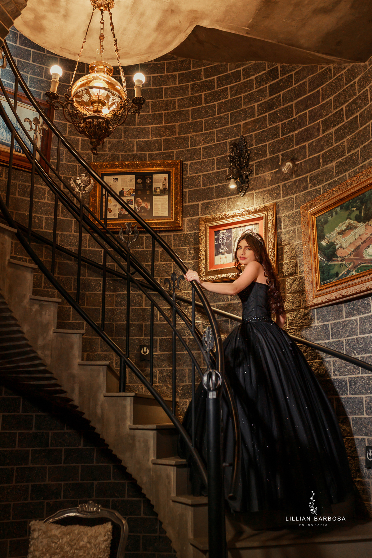 fiffteen-larissa-ensaio-de-quinze-anos--ensaio-no-castelo-britanico-fifteens-da-lillian-barbosa-fotogrtafa-de-cocal-do-sul-fotografa-de-lauro muller-fotografa-delauroi-muller-a-melhor-da-regiao (1)