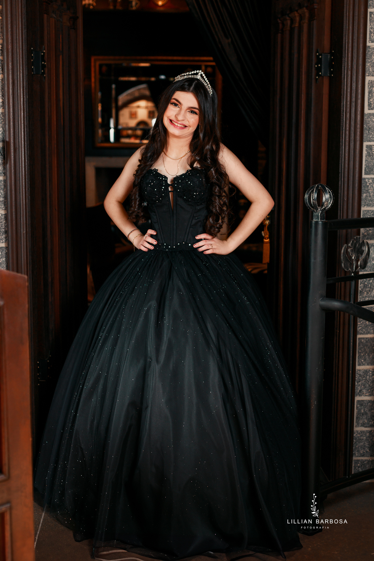 fiffteen-larissa-ensaio-de-quinze-anos--ensaio-no-castelo-britanico-fifteens-da-lillian-barbosa-fotogrtafa-de-cocal-do-sul-fotografa-de-lauro muller-fotografa-delauroi-muller-a-melhor-da-regiao (1)