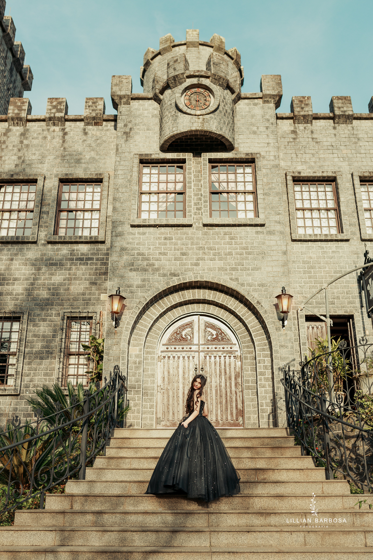 fiffteen-larissa-ensaio-de-quinze-anos--ensaio-no-castelo-britanico-fifteens-da-lillian-barbosa-fotogrtafa-de-cocal-do-sul-fotografa-de-lauro muller-fotografa-delauroi-muller-a-melhor-da-regiao (1)