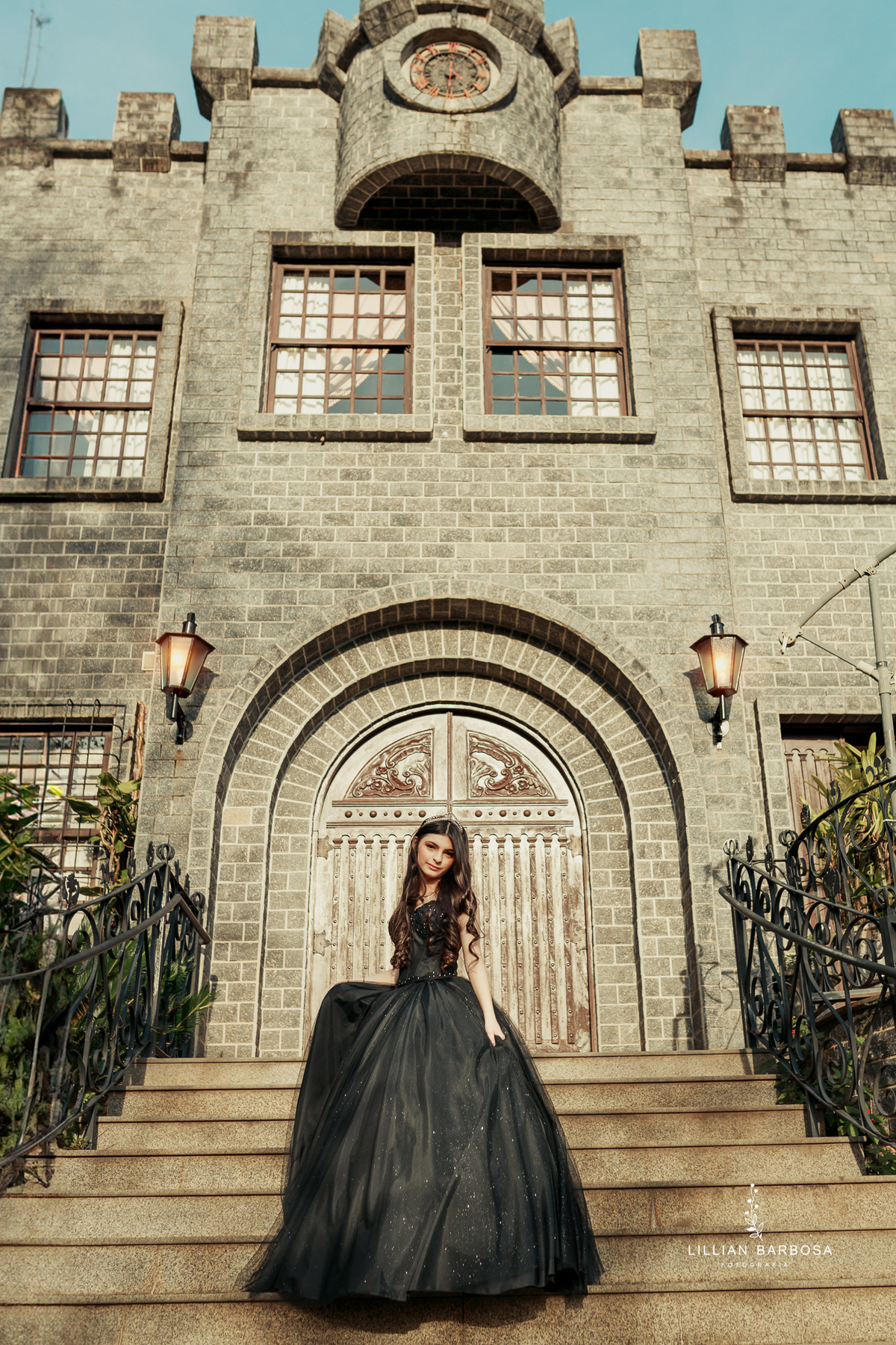 fiffteen-larissa-ensaio-de-quinze-anos--ensaio-no-castelo-britanico-fifteens-da-lillian-barbosa-fotogrtafa-de-cocal-do-sul-fotografa-de-lauro muller-fotografa-delauroi-muller-a-melhor-da-regiao (1)