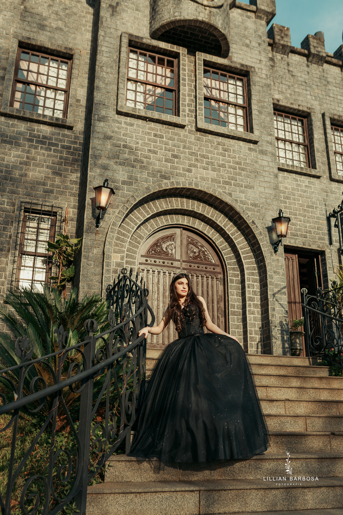 fiffteen-larissa-ensaio-de-quinze-anos--ensaio-no-castelo-britanico-fifteens-da-lillian-barbosa-fotogrtafa-de-cocal-do-sul-fotografa-de-lauro muller-fotografa-delauroi-muller-a-melhor-da-regiao (1)