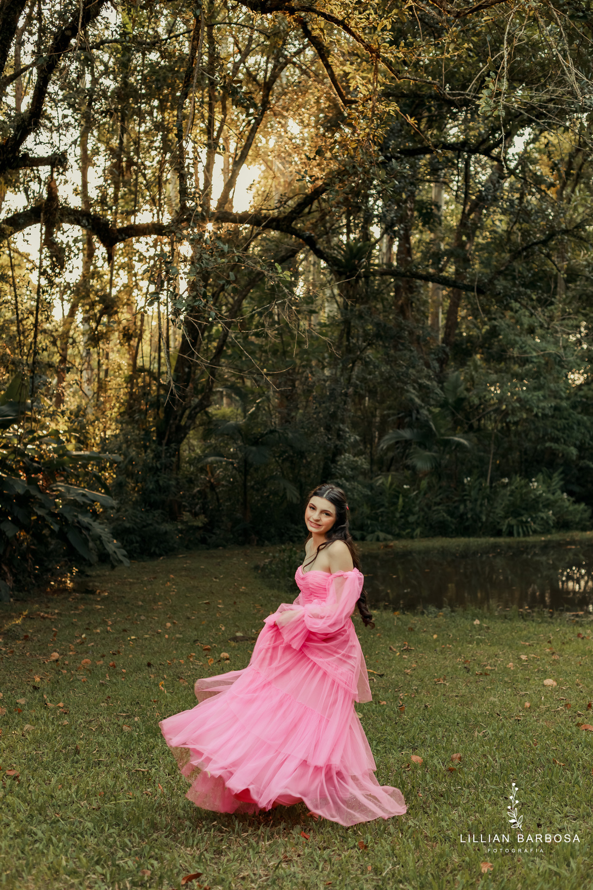 fiffteen-larissa-ensaio-de-quinze-anos--ensaio-no-castelo-britanico-fifteens-da-lillian-barbosa-fotogrtafa-de-cocal-do-sul-fotografa-de-lauro muller-fotografa-delauroi-muller-a-melhor-da-regiao (1)