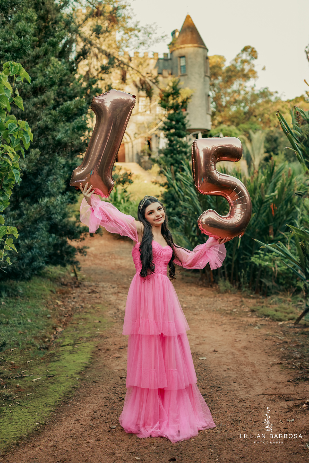 fiffteen-larissa-ensaio-de-quinze-anos--ensaio-no-castelo-britanico-fifteens-da-lillian-barbosa-fotogrtafa-de-cocal-do-sul-fotografa-de-lauro muller-fotografa-delauroi-muller-a-melhor-da-regiao (1)