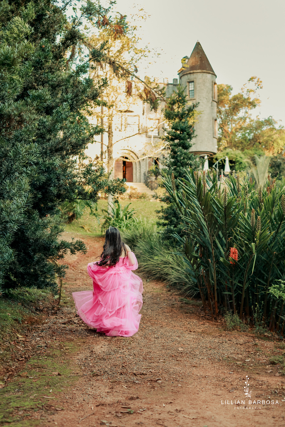 fiffteen-larissa-ensaio-de-quinze-anos--ensaio-no-castelo-britanico-fifteens-da-lillian-barbosa-fotogrtafa-de-cocal-do-sul-fotografa-de-lauro muller-fotografa-delauroi-muller-a-melhor-da-regiao (1)