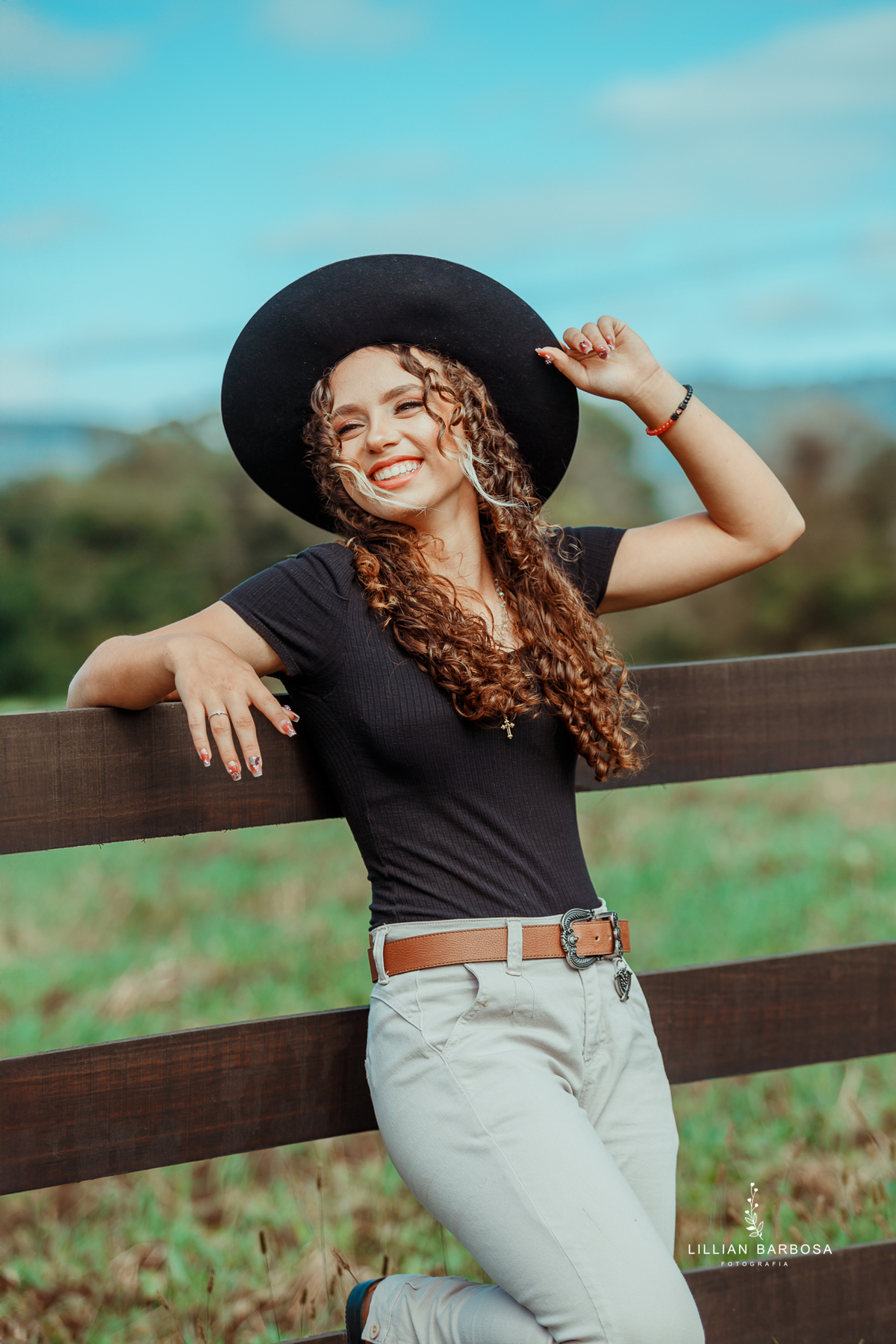 ensaio-de-quinze-anos-cavalo-sitio-jarim-secreto-ville-de-france-de-urubici-vestido-delicado-vestido-barbie-fotografa-de-urubici-santa-catarina-fotografa-da-serra-gaucha-fotografa-de-lauro muller-
