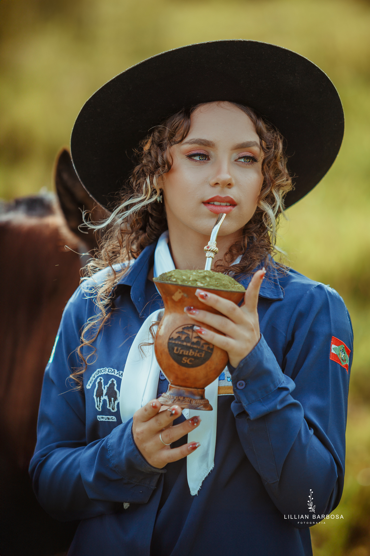 ensaio-de-quinze-anos-cavalo-sitio-jarim-secreto-ville-de-france-de-urubici-vestido-delicado-vestido-barbie-fotografa-de-urubici-santa-catarina-fotografa-da-serra-gaucha-fotografa-de-lauro muller-