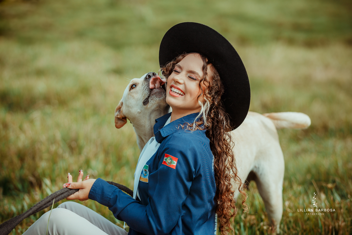 ensaio-de-quinze-anos-cavalo-sitio-jarim-secreto-ville-de-france-de-urubici-vestido-delicado-vestido-barbie-fotografa-de-urubici-santa-catarina-fotografa-da-serra-gaucha-fotografa-de-lauro muller-