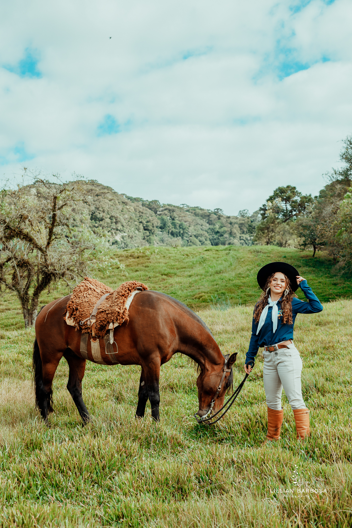 ensaio-de-quinze-anos-cavalo-sitio-jarim-secreto-ville-de-france-de-urubici-vestido-delicado-vestido-barbie-fotografa-de-urubici-santa-catarina-fotografa-da-serra-gaucha-fotografa-de-lauro muller-