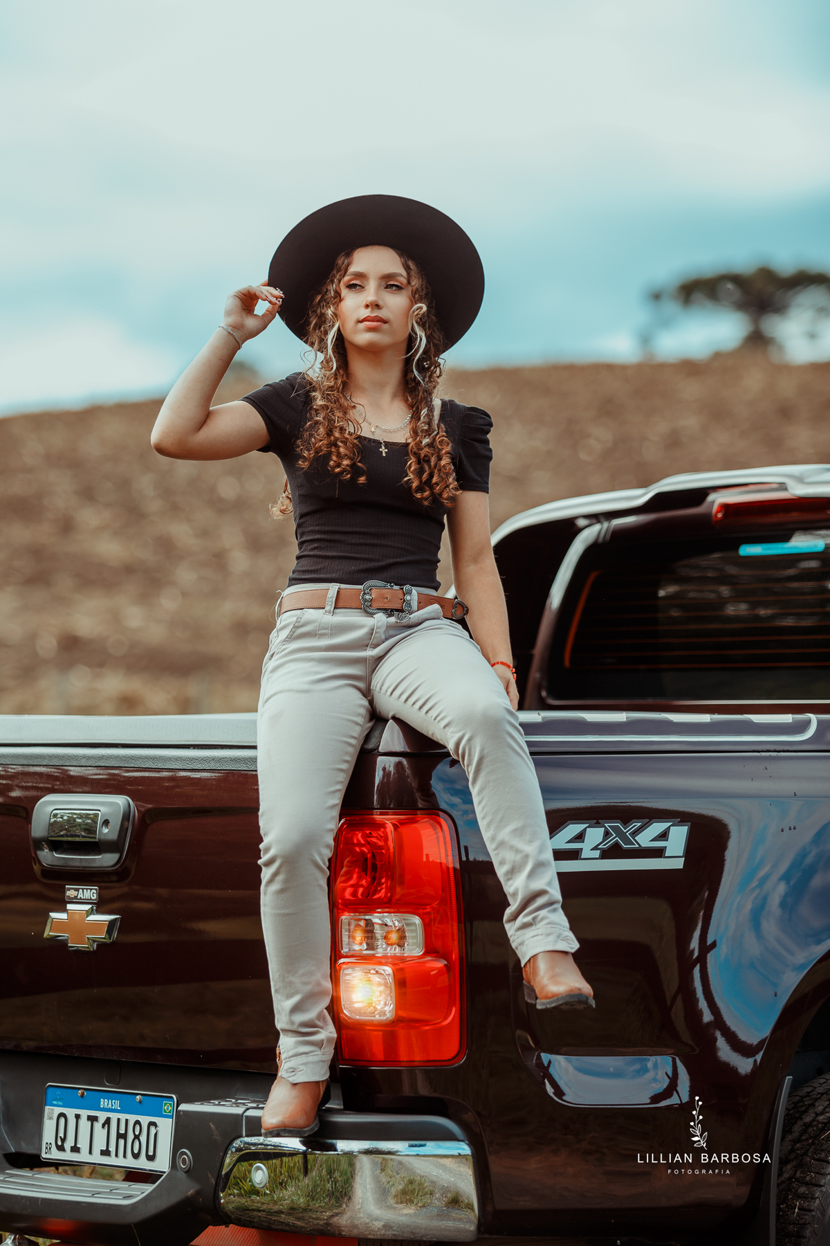 ensaio-de-quinze-anos-cavalo-sitio-jarim-secreto-ville-de-france-de-urubici-vestido-delicado-vestido-barbie-fotografa-de-urubici-santa-catarina-fotografa-da-serra-gaucha-fotografa-de-lauro muller-