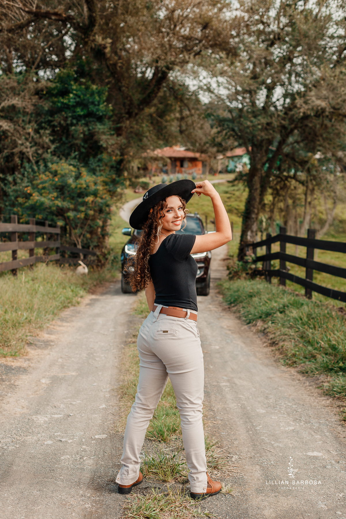 ensaio-de-quinze-anos-cavalo-sitio-jarim-secreto-ville-de-france-de-urubici-vestido-delicado-vestido-barbie-fotografa-de-urubici-santa-catarina-fotografa-da-serra-gaucha-fotografa-de-lauro muller-