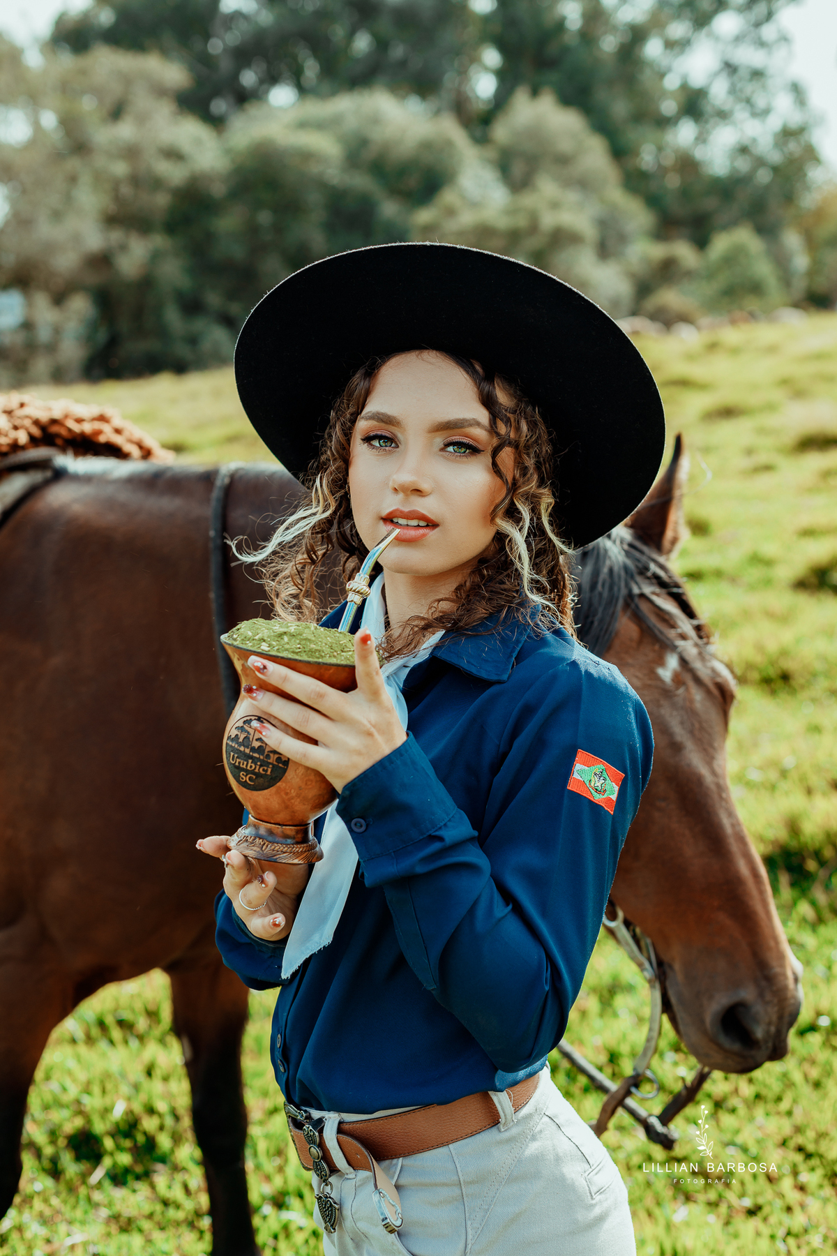 ensaio-de-quinze-anos-cavalo-sitio-jarim-secreto-ville-de-france-de-urubici-vestido-delicado-vestido-barbie-fotografa-de-urubici-santa-catarina-fotografa-da-serra-gaucha-fotografa-de-lauro muller-