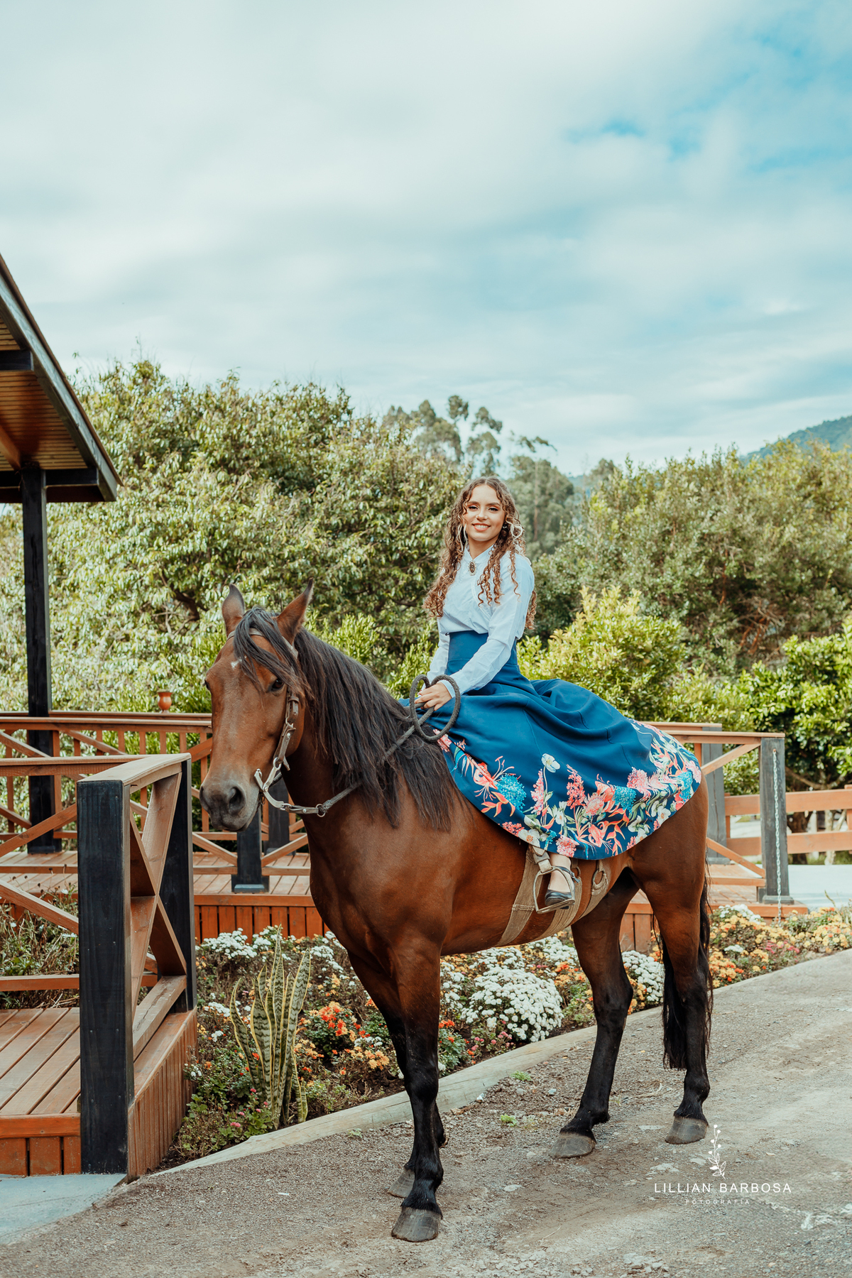 ensaio-de-quinze-anos-cavalo-sitio-jarim-secreto-ville-de-france-de-urubici-vestido-delicado-vestido-barbie-fotografa-de-urubici-santa-catarina-fotografa-da-serra-gaucha-fotografa-de-lauro muller-