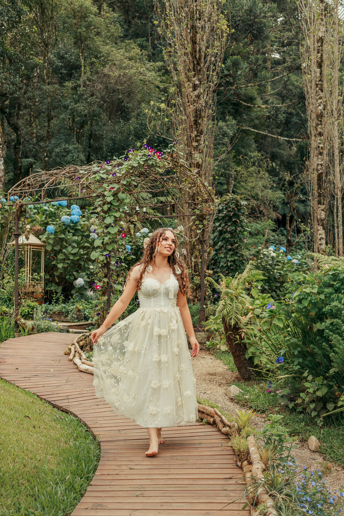 ensaio-de-quinze-anos-cavalo-sitio-jarim-secreto-ville-de-france-de-urubici-vestido-delicado-vestido-barbie-fotografa-de-urubici-santa-catarina-fotografa